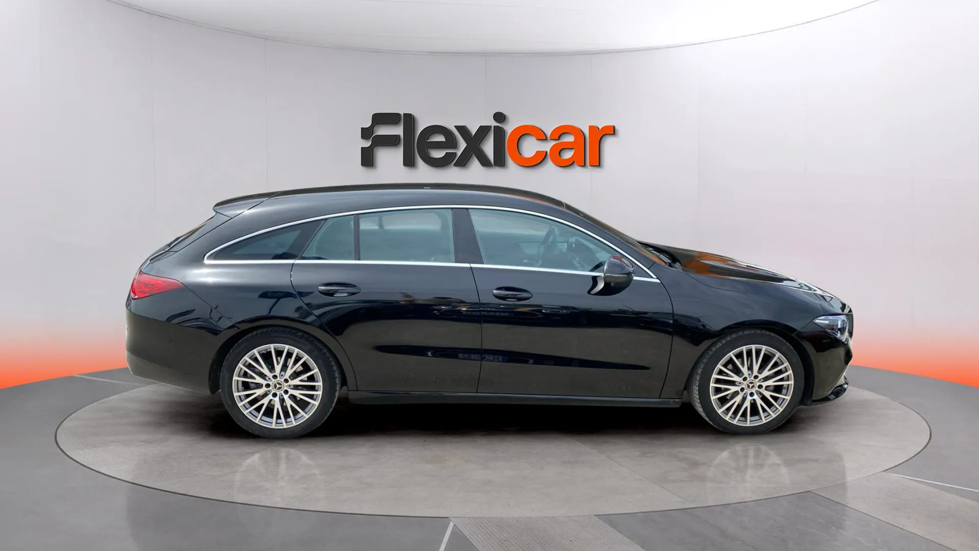 Mercedes-Benz CLA 180 Shooting Brake - foto 11