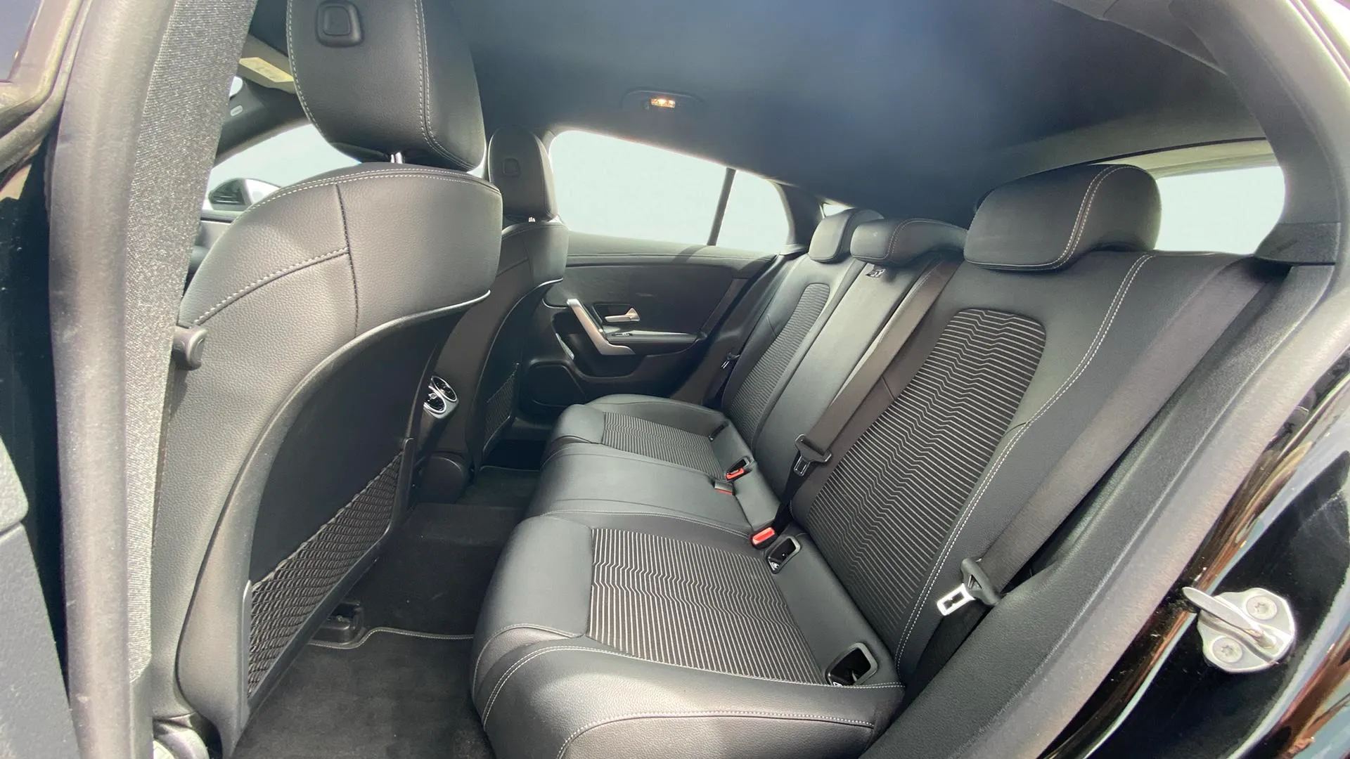 Mercedes-Benz CLA 180 Shooting Brake - foto 18