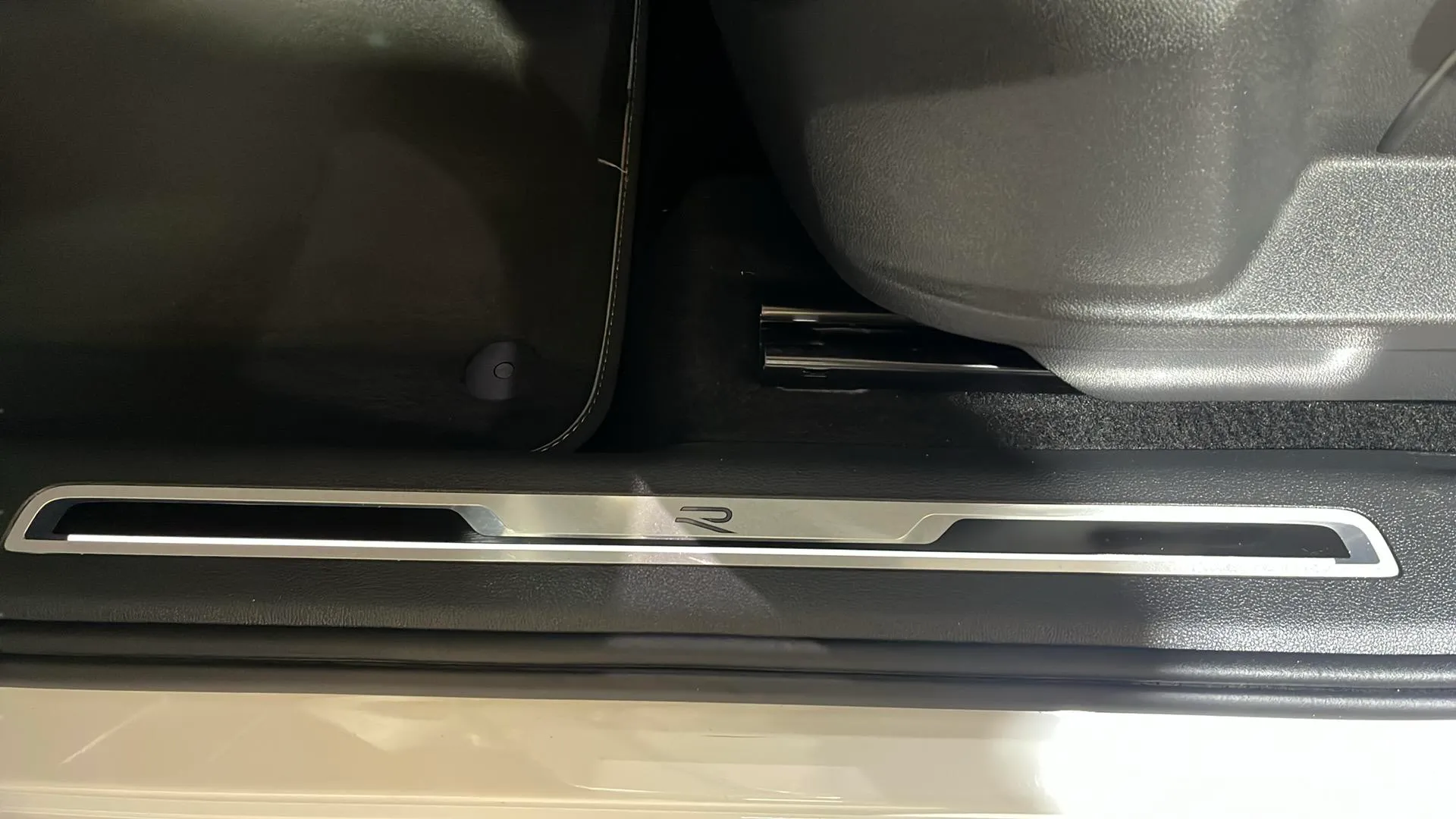 Volkswagen Tiguan R-Line 2.0 TDI DSG - foto 20