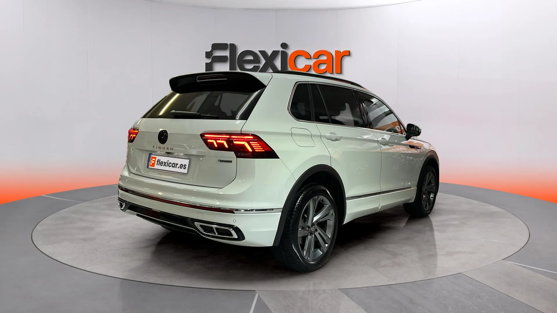 Volkswagen Tiguan R-Line 2.0 TDI DSG - foto 7