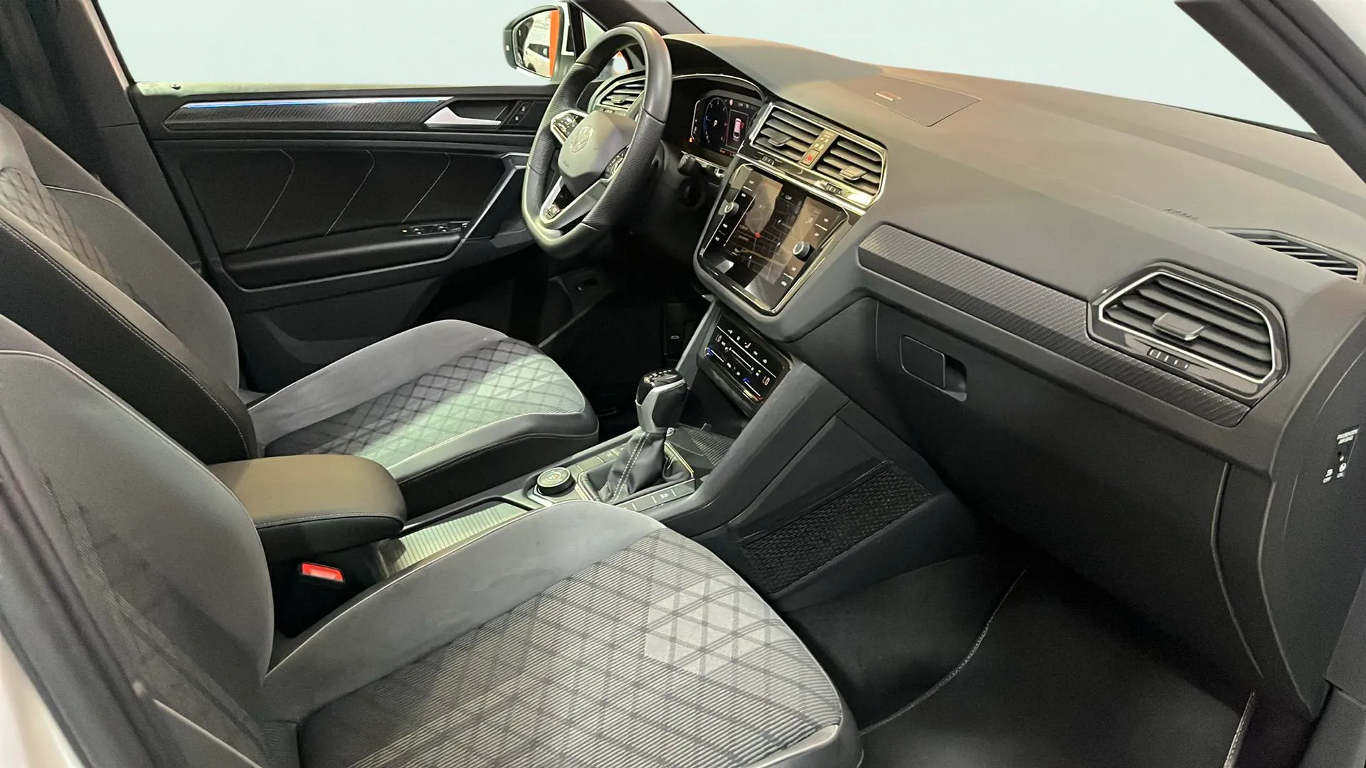 Volkswagen Tiguan R-Line 2.0 TDI DSG - foto 16