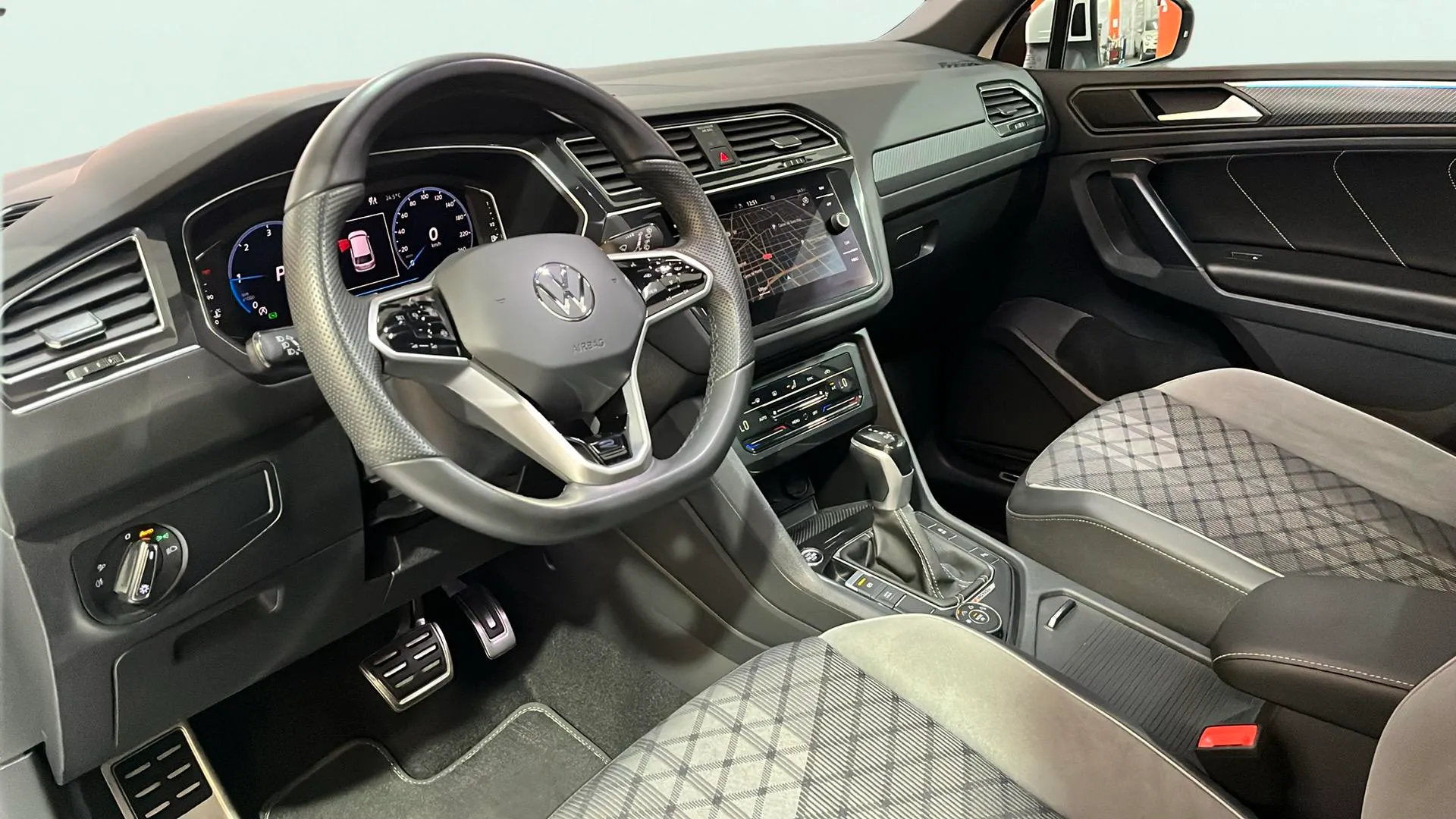 Volkswagen Tiguan R-Line 2.0 TDI DSG - foto 9