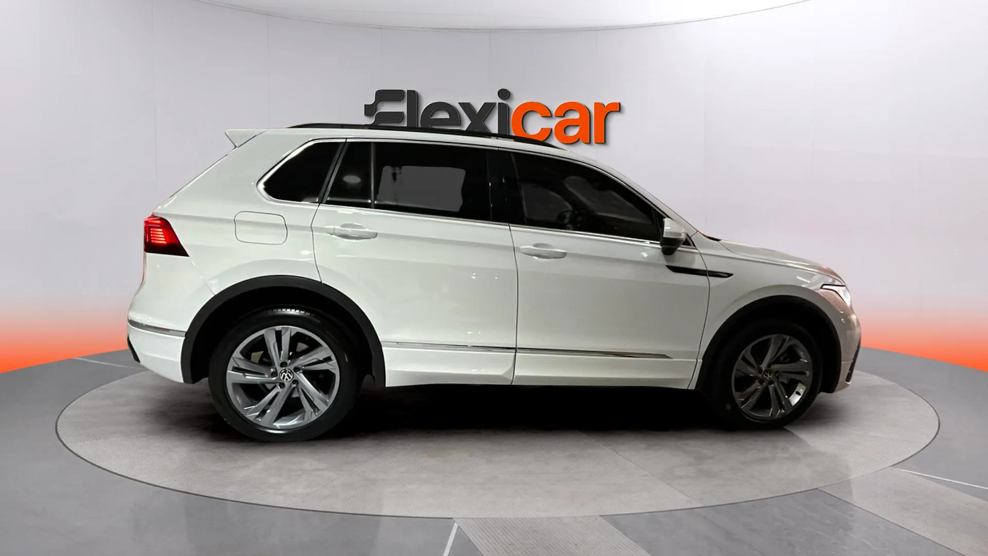 Volkswagen Tiguan R-Line 2.0 TDI DSG - foto 8