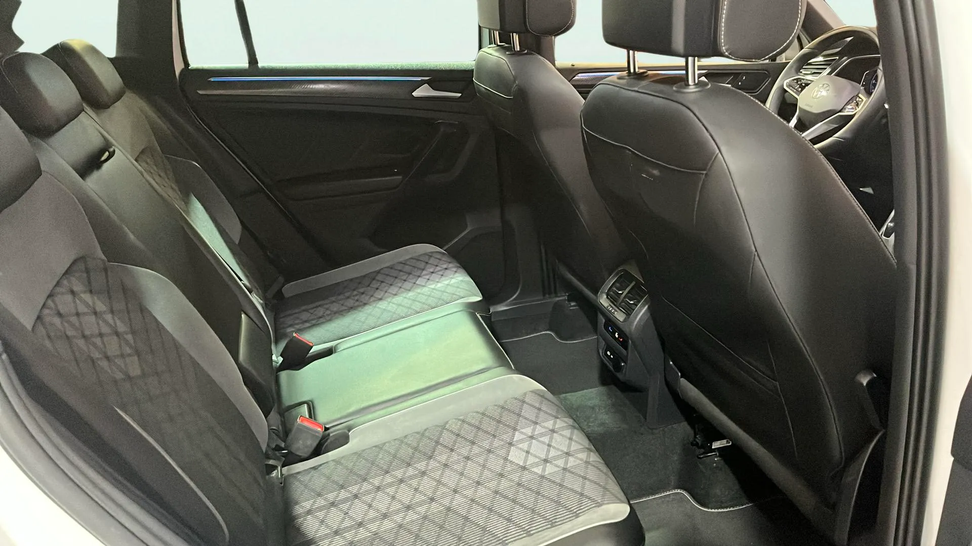 Volkswagen Tiguan R-Line 2.0 TDI DSG - foto 22
