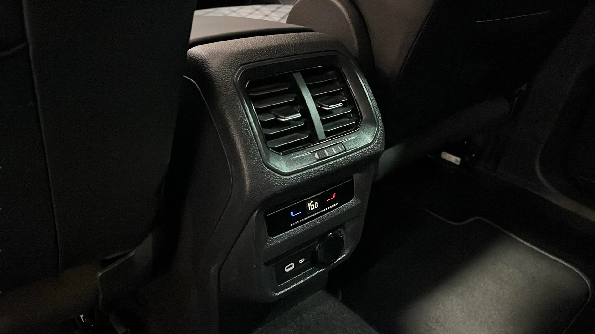 Volkswagen Tiguan R-Line 2.0 TDI DSG - foto 23