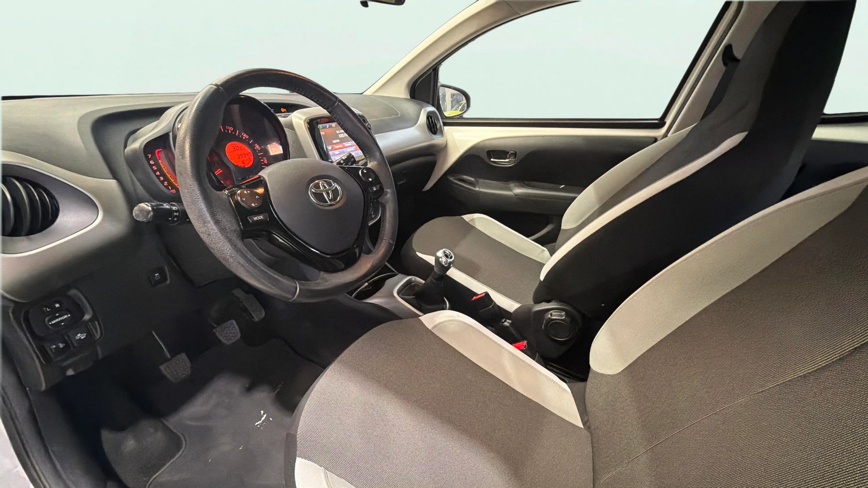 Toyota Aygo 1.0 70 x-cite - foto 13