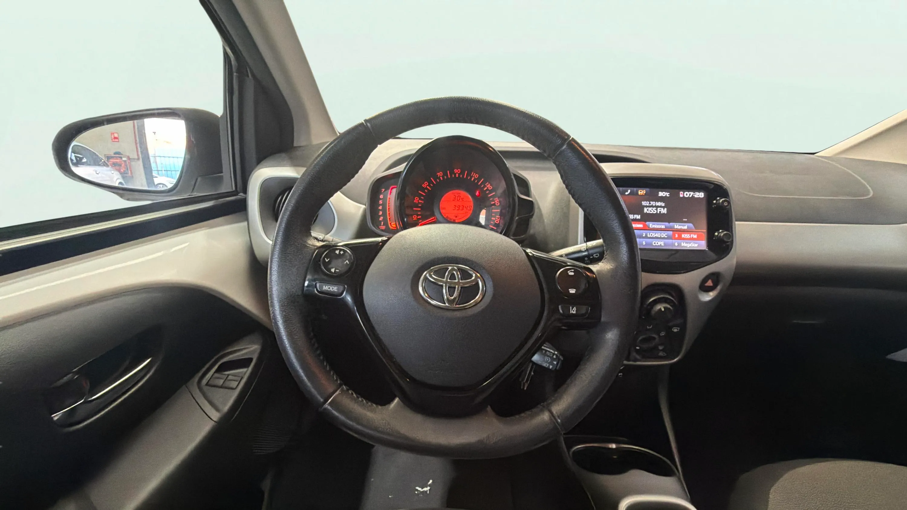 Toyota Aygo 1.0 70 x-cite - foto 11