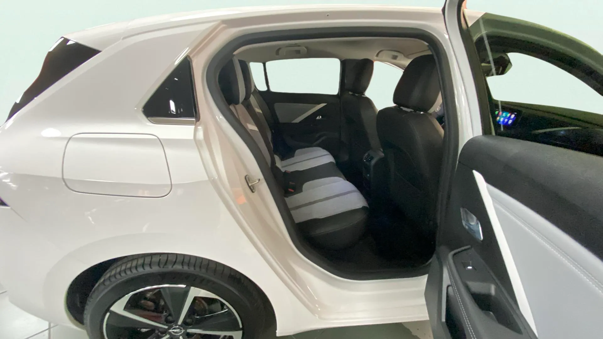 Opel Astra 1.6T Plug-in Hybrid Edition Aut - foto 15