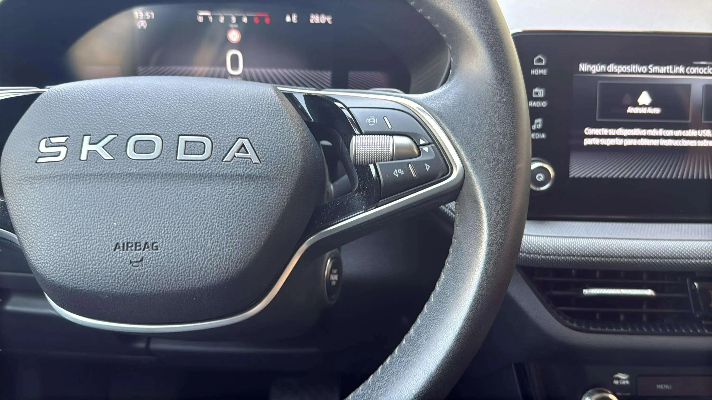 Škoda Fabia 1.0 TSI DSG Selection - foto 19