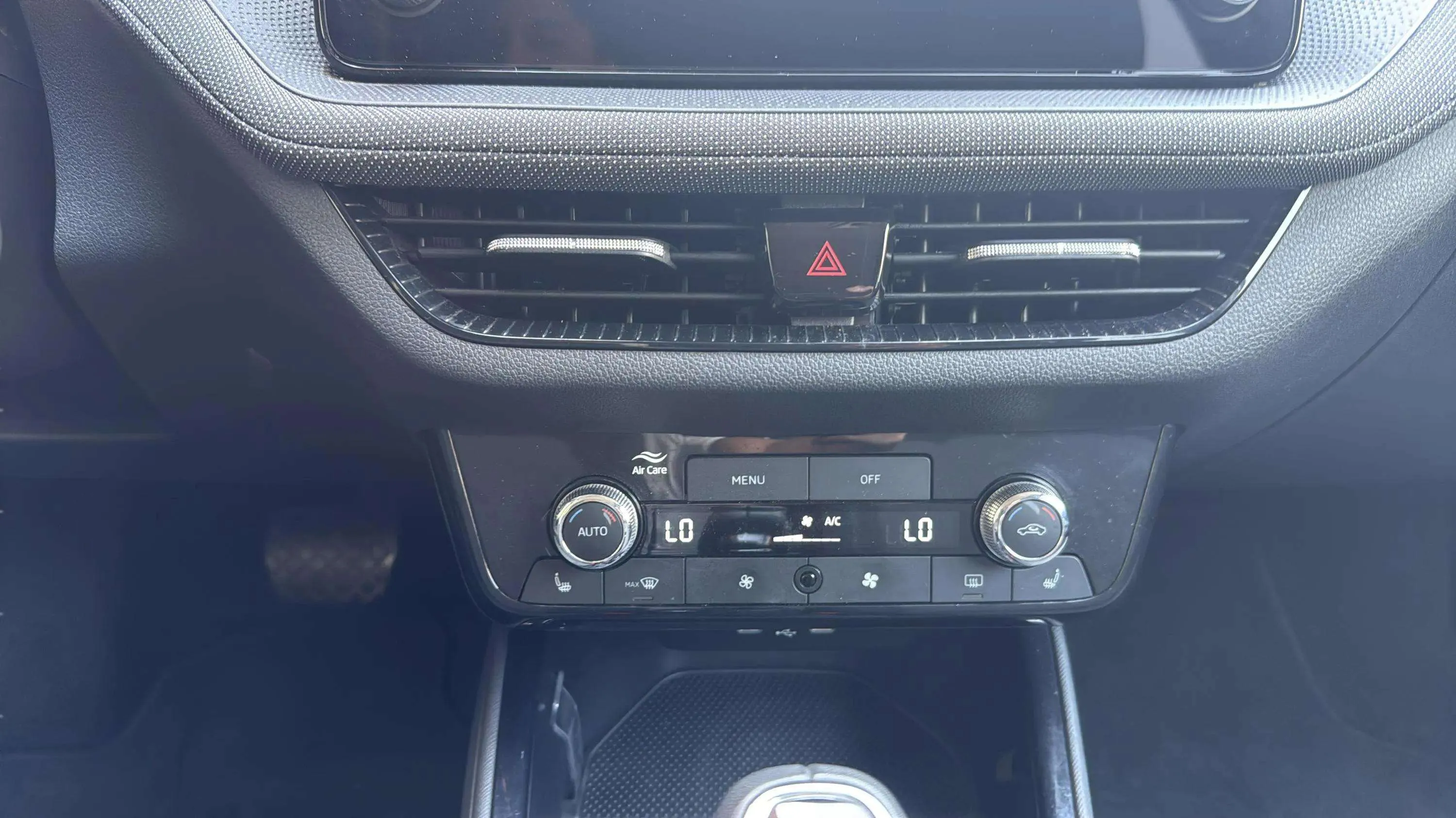 Škoda Fabia 1.0 TSI DSG Selection - foto 24