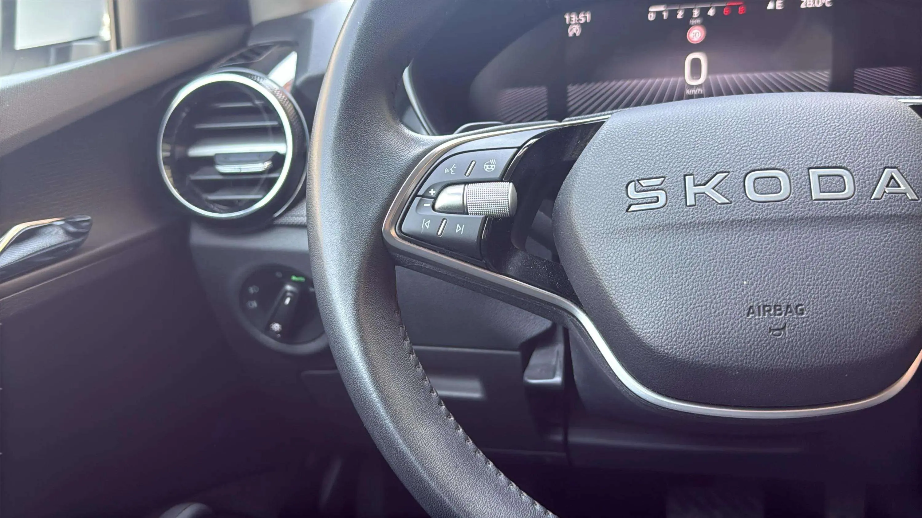 Škoda Fabia 1.0 TSI DSG Selection - foto 18