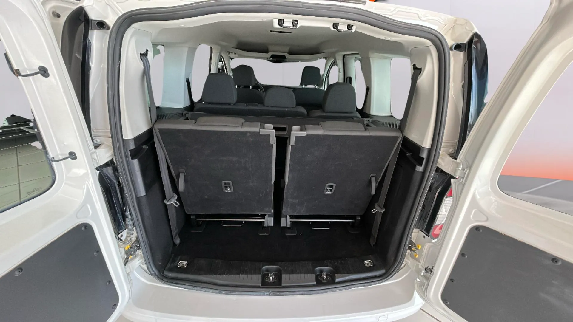 Volkswagen Caddy California 2.0 TDI - foto 15
