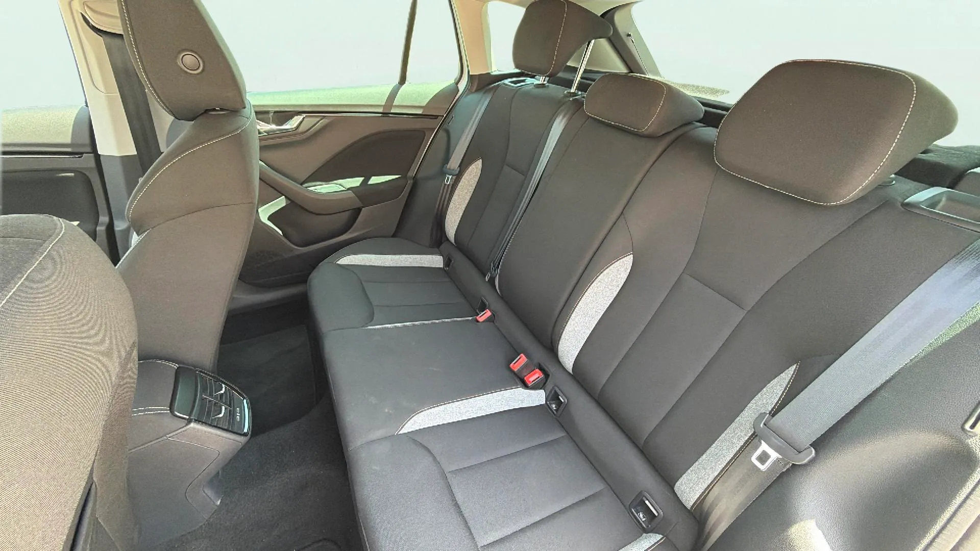 Škoda Scala 1.0 TSI Selection - foto 19