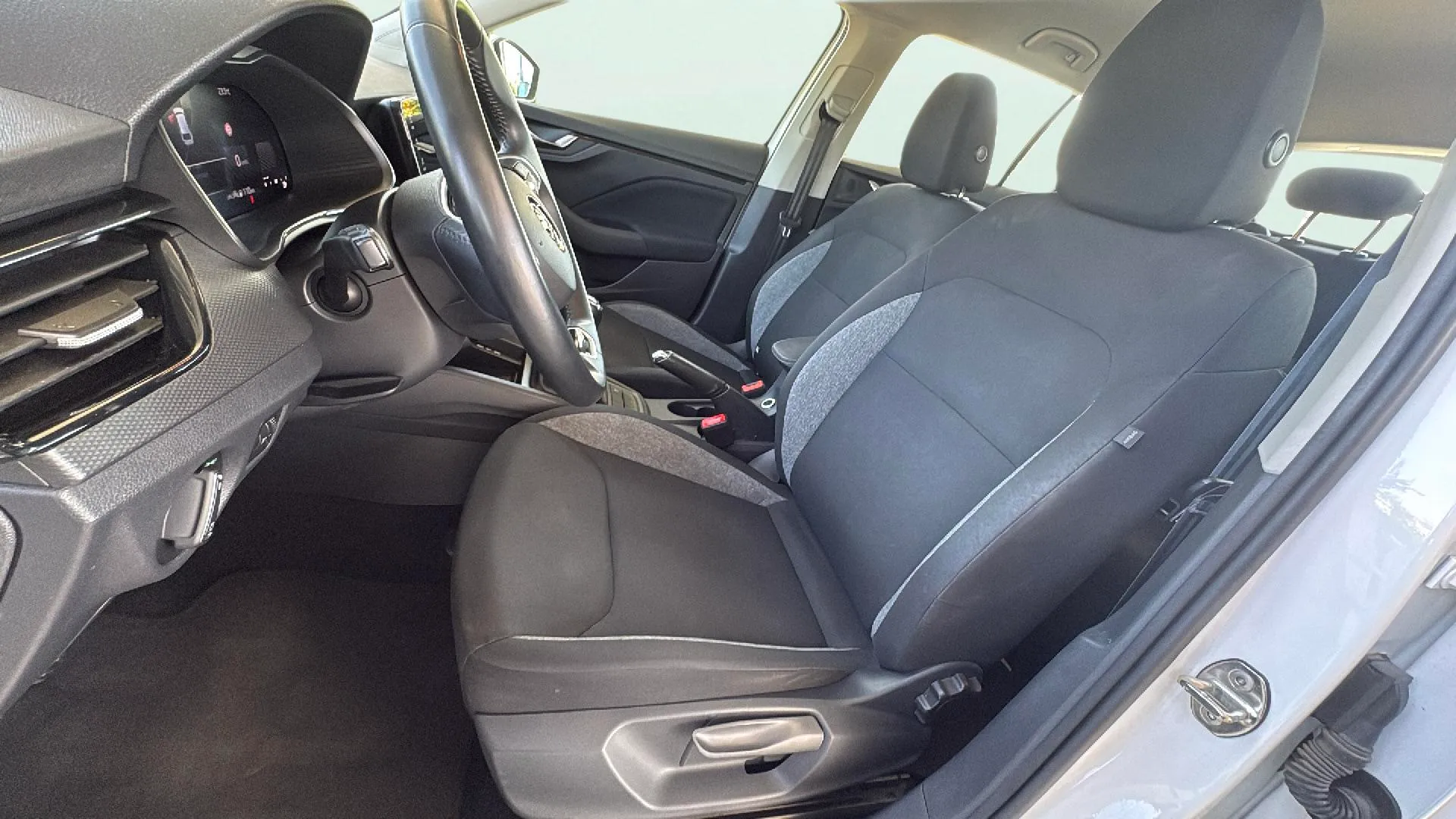 Škoda Scala 1.0 TSI Essence - foto 25