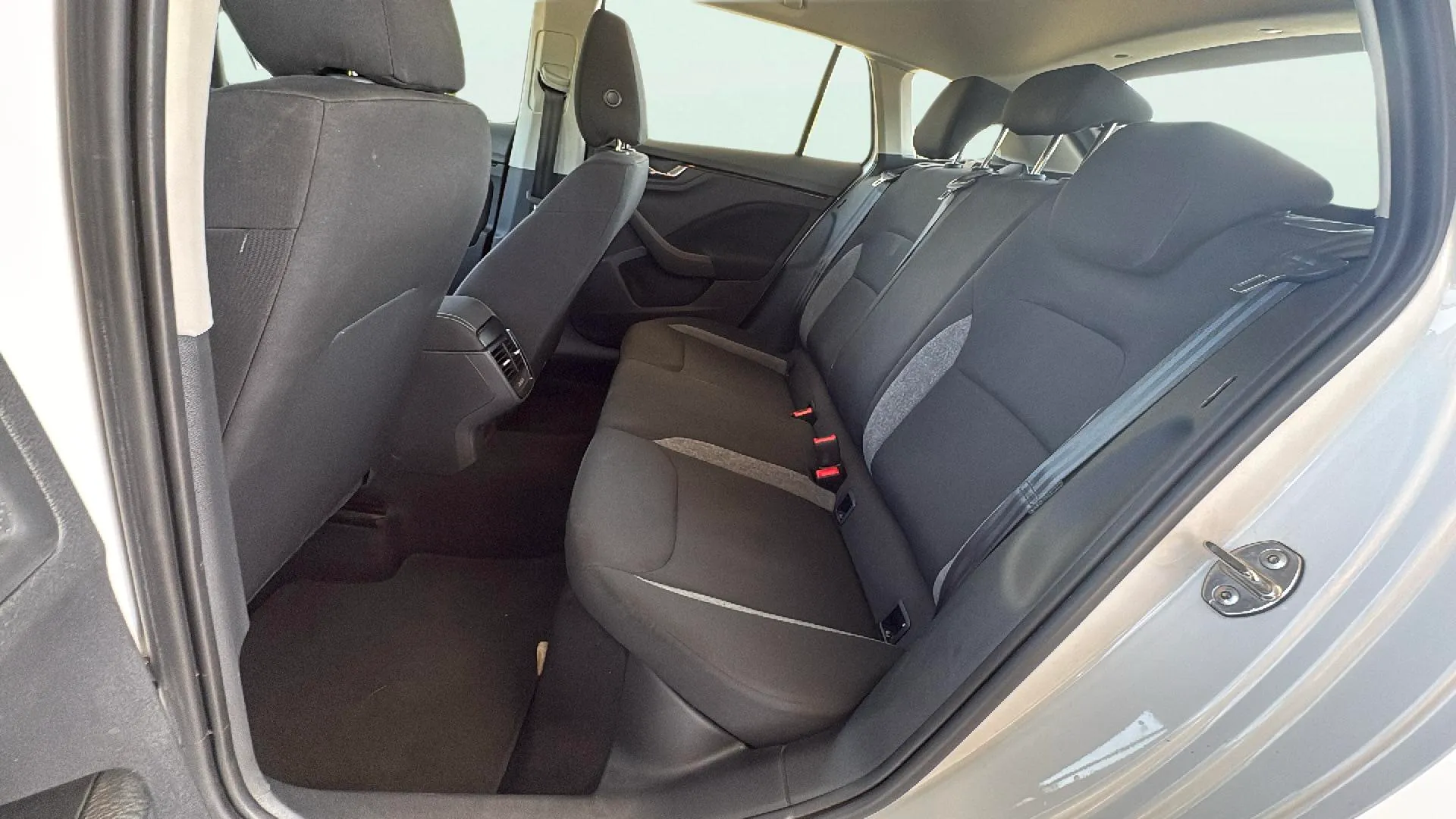 Škoda Scala 1.0 TSI Essence - foto 26