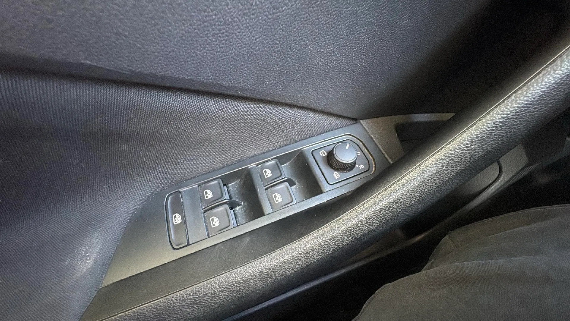 Škoda Scala 1.0 TSI Essence - foto 17