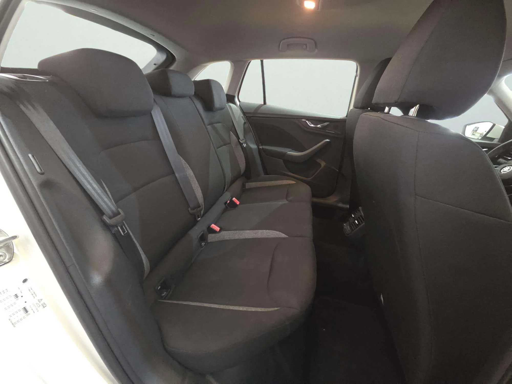 Škoda Scala 1.0 TSI Essence - foto 11