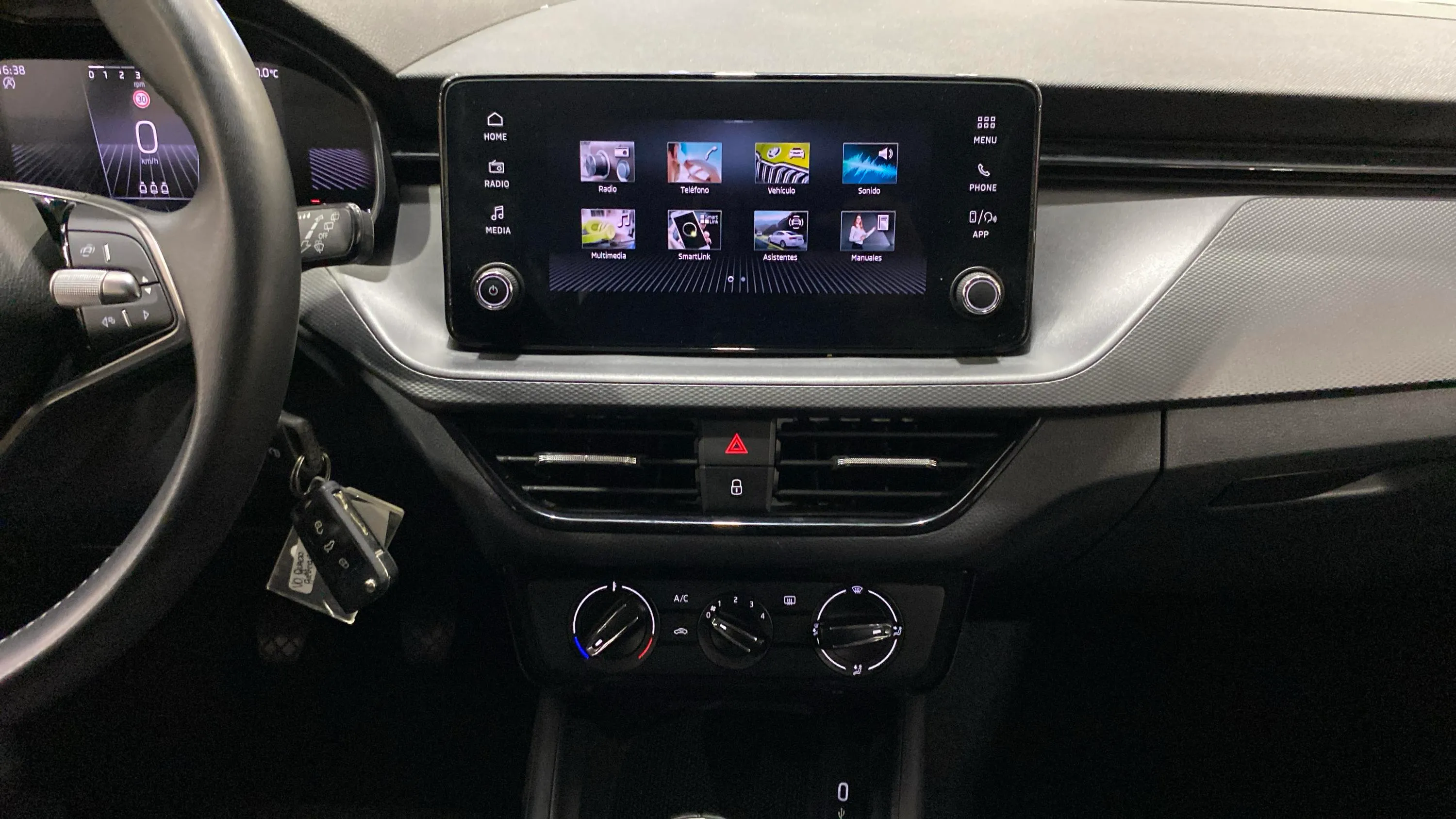 Škoda Scala 1.0 TSI Essence - foto 24