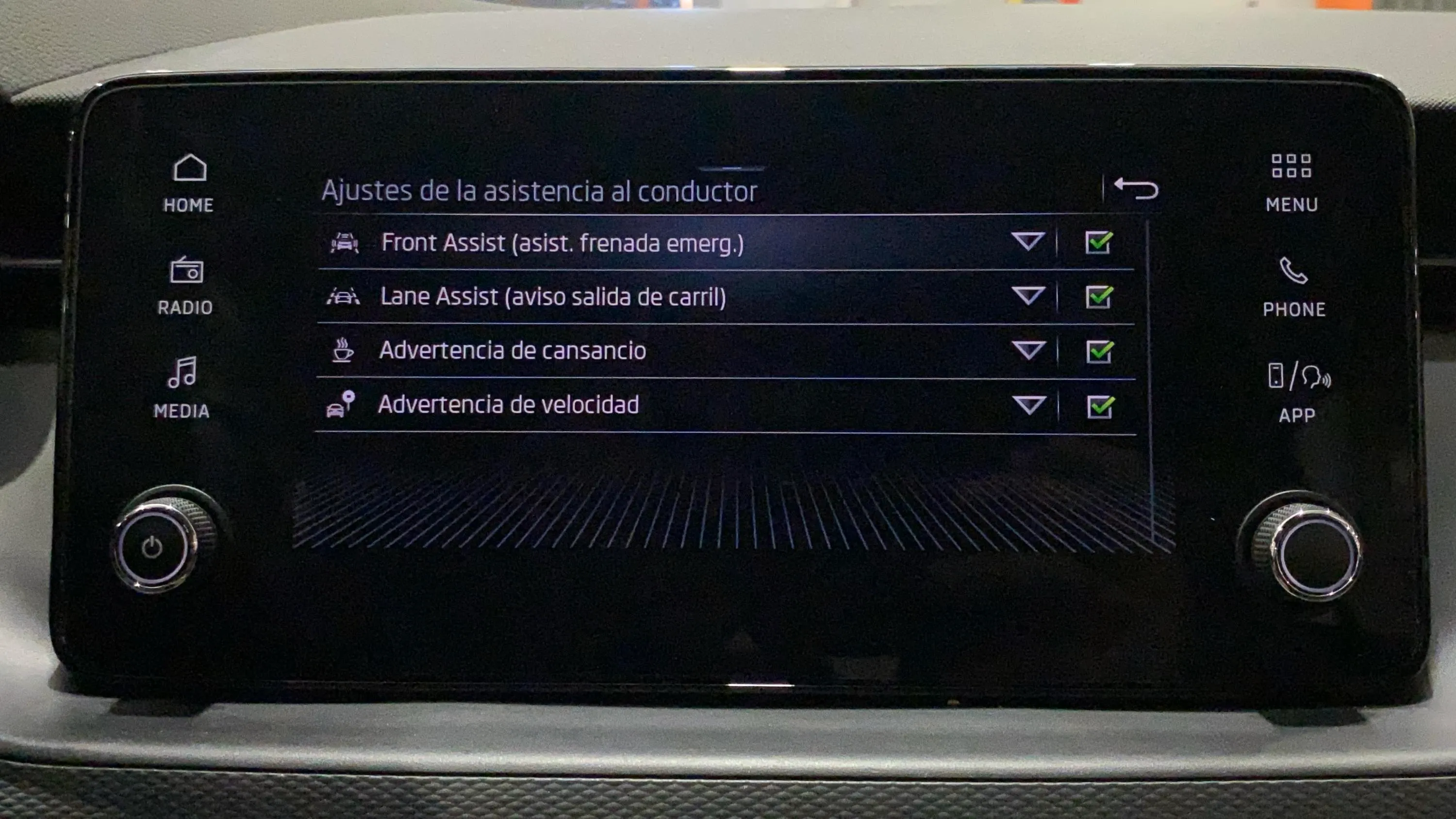 Škoda Scala 1.0 TSI Essence - foto 27
