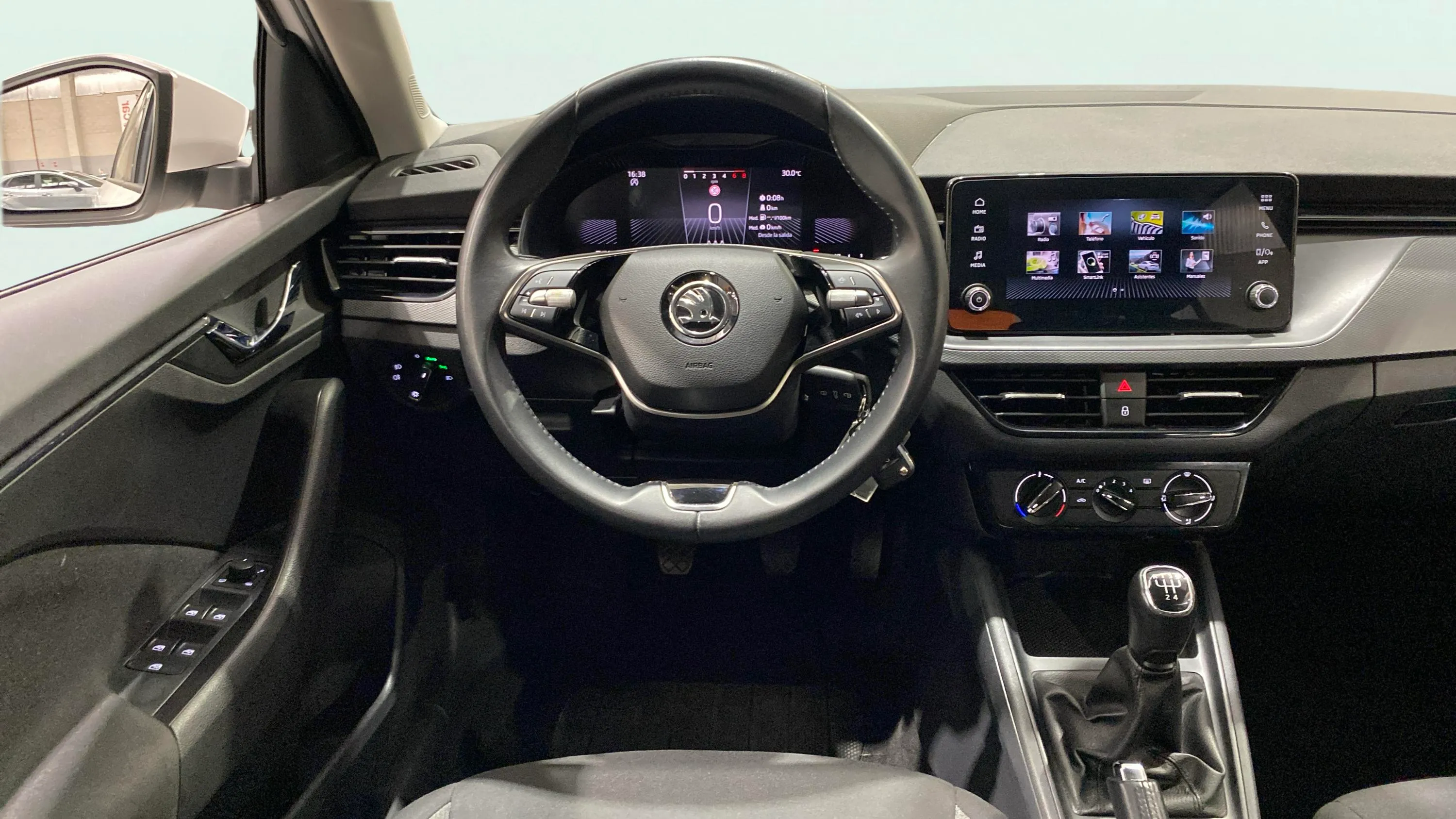 Škoda Scala 1.0 TSI Essence - foto 15