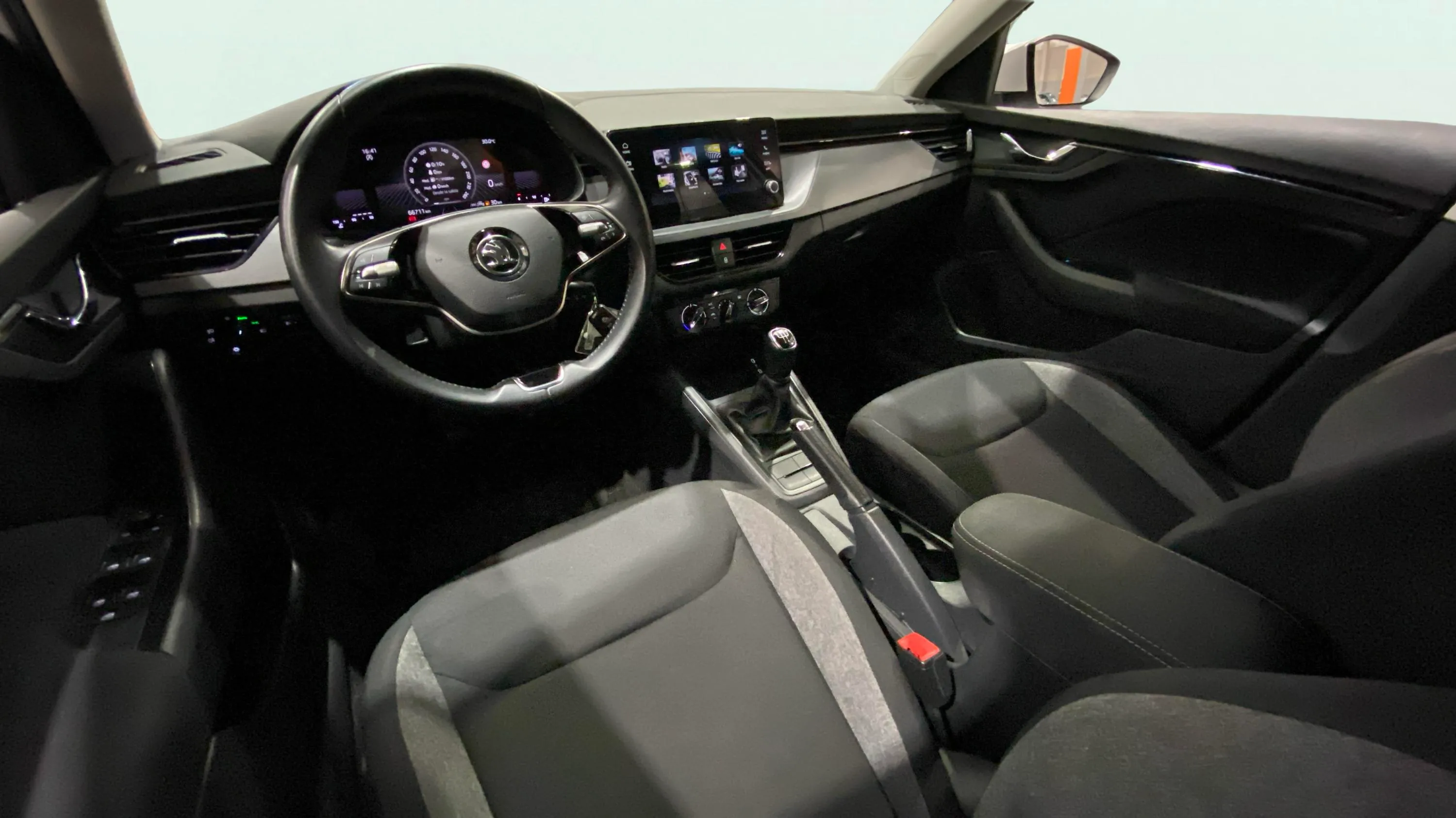 Škoda Scala 1.0 TSI Essence - foto 29