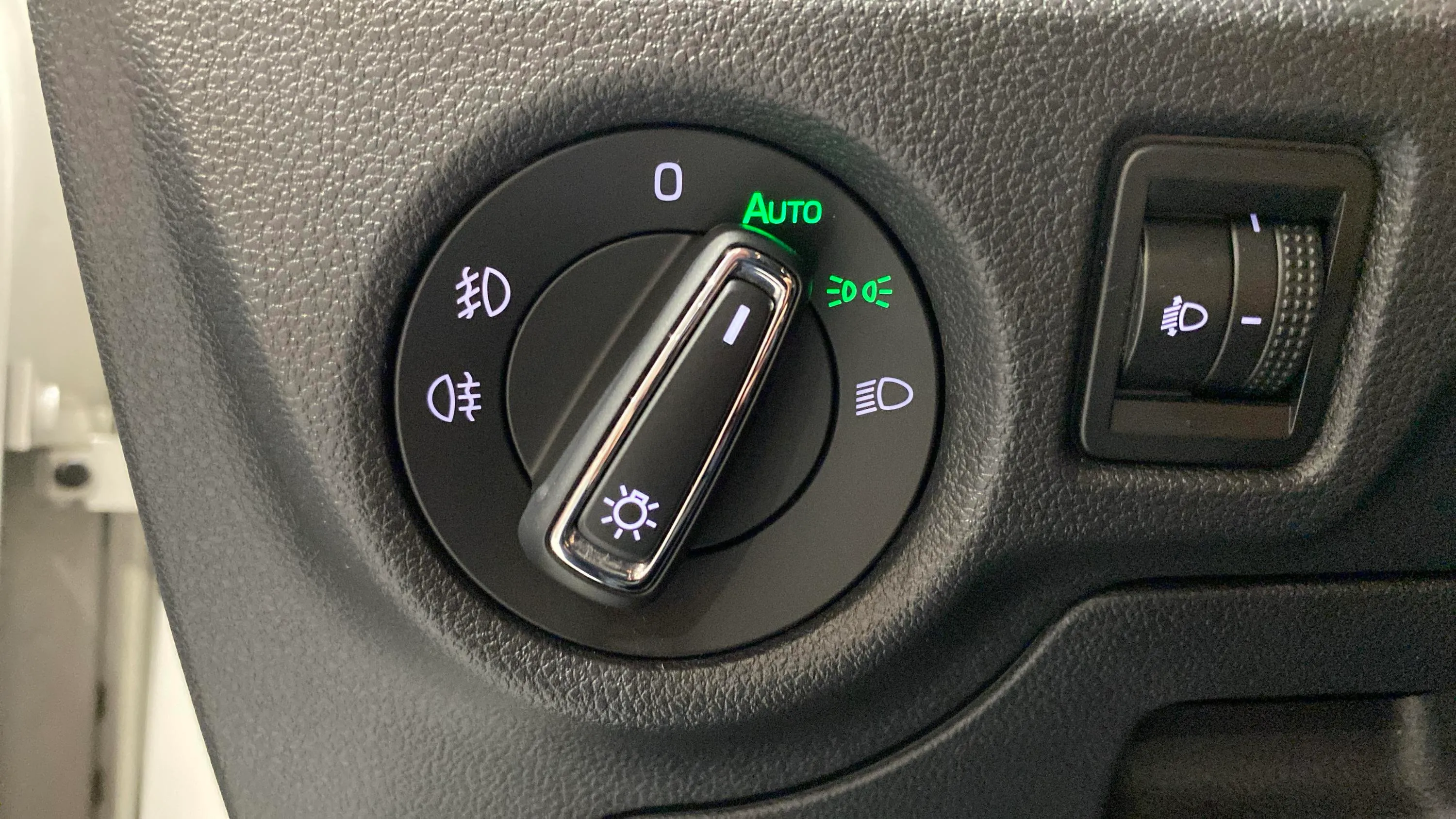 Škoda Scala 1.0 TSI Essence - foto 17