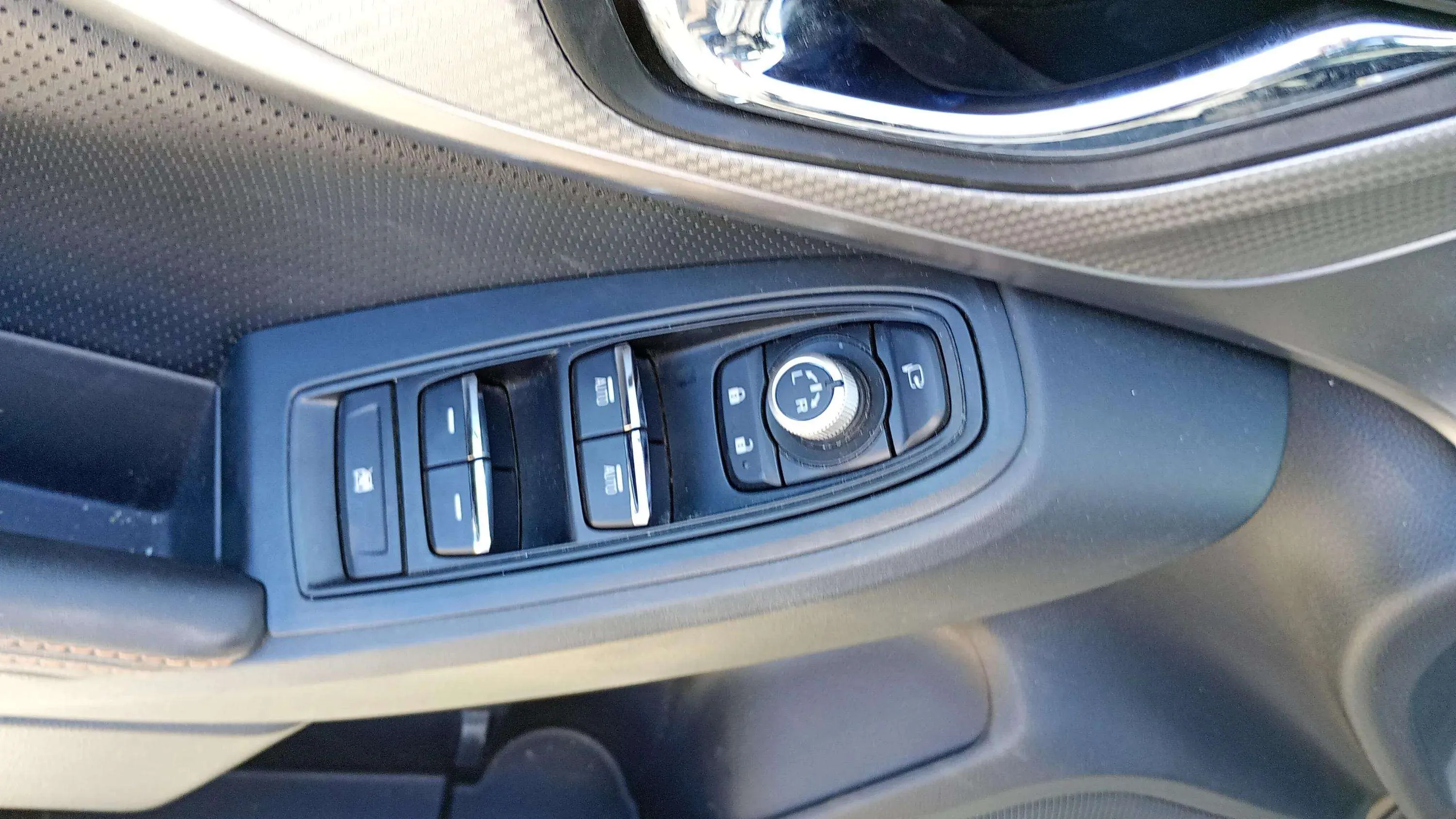 Subaru XV 2.0i Hybrid CVT Executive Plus - foto 17
