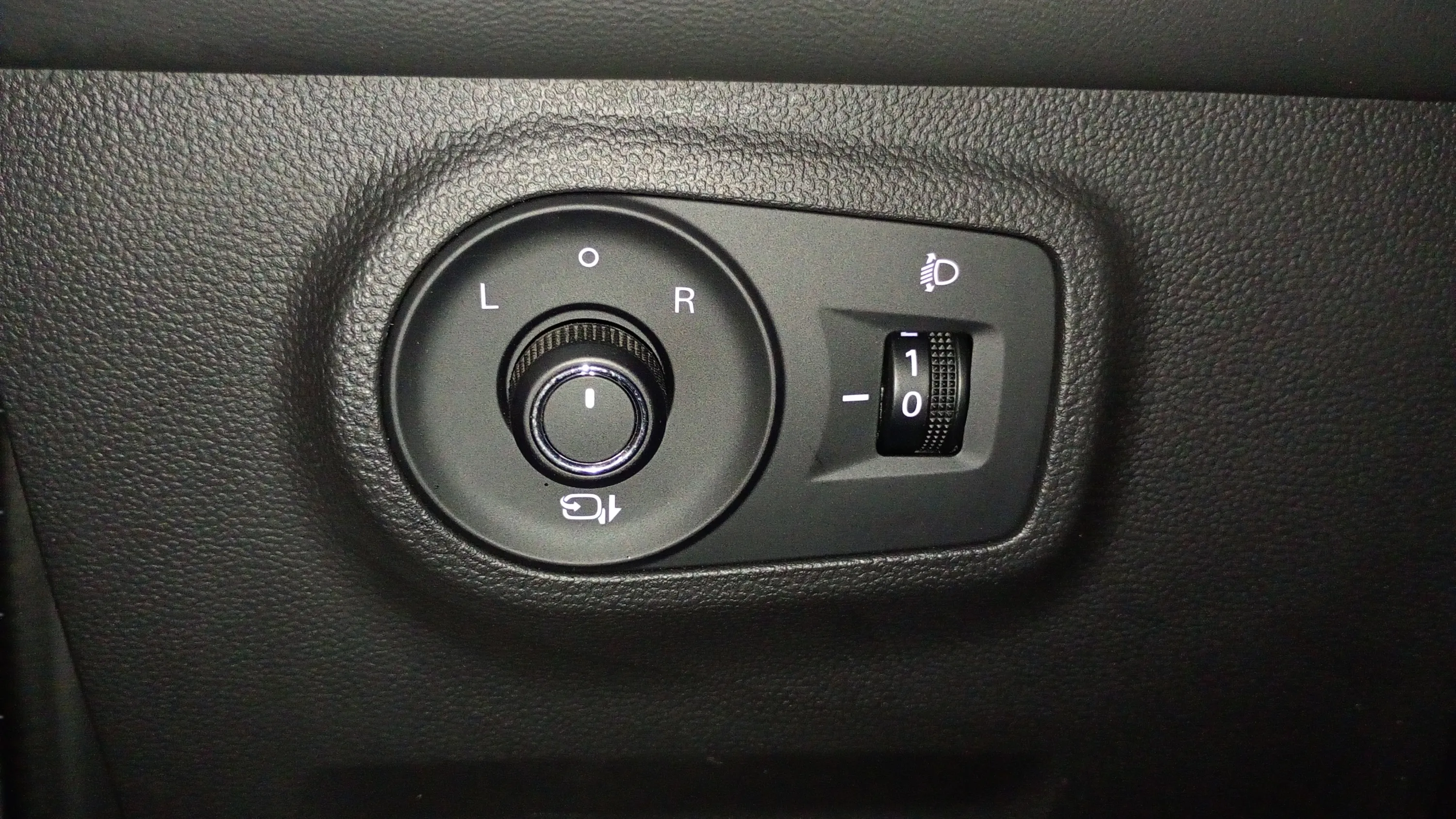 MG ZS 1.5 Luxury - foto 23