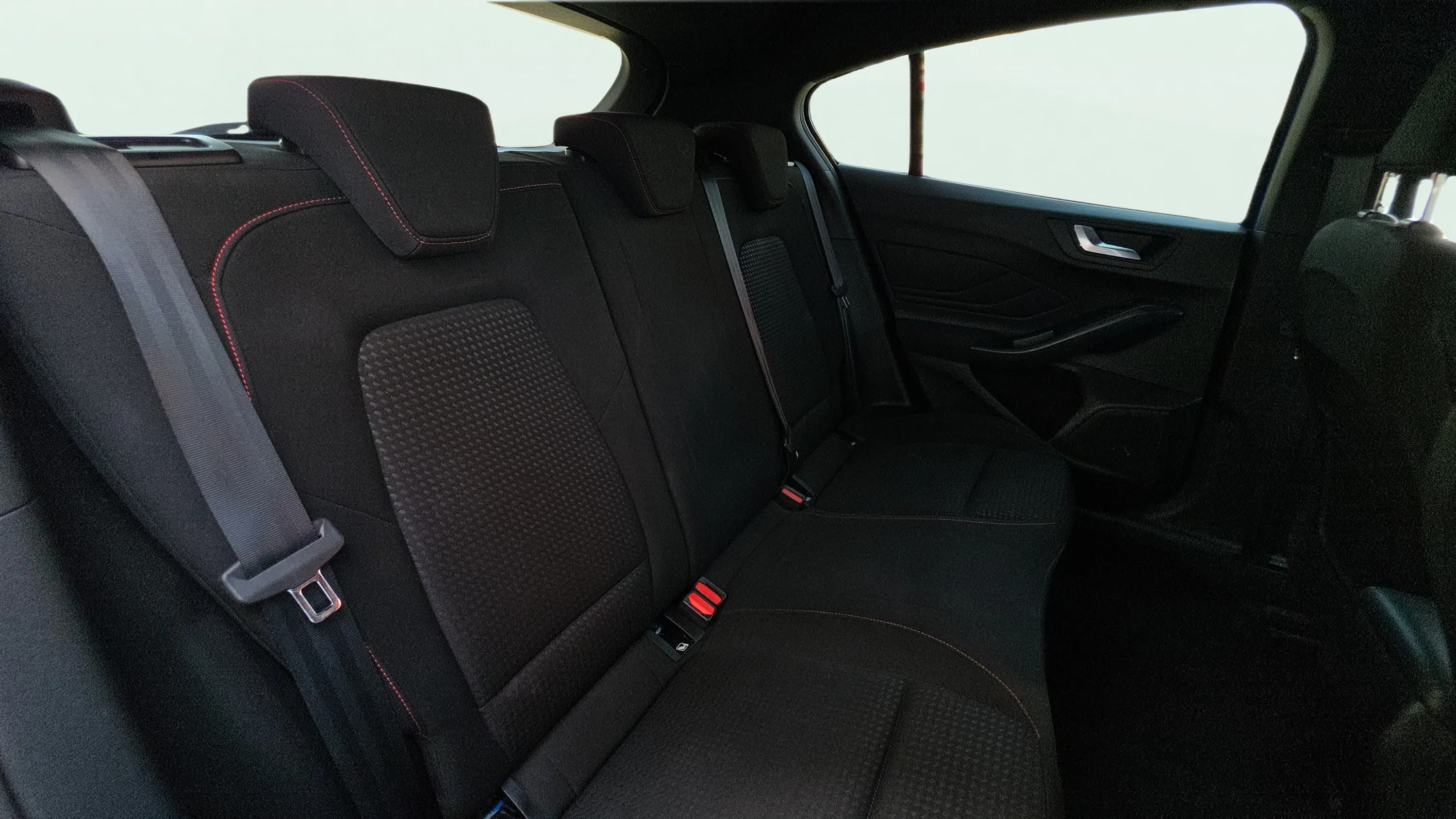 Ford Focus 1.0 EcoBoost MHEV ST-Line - foto 23