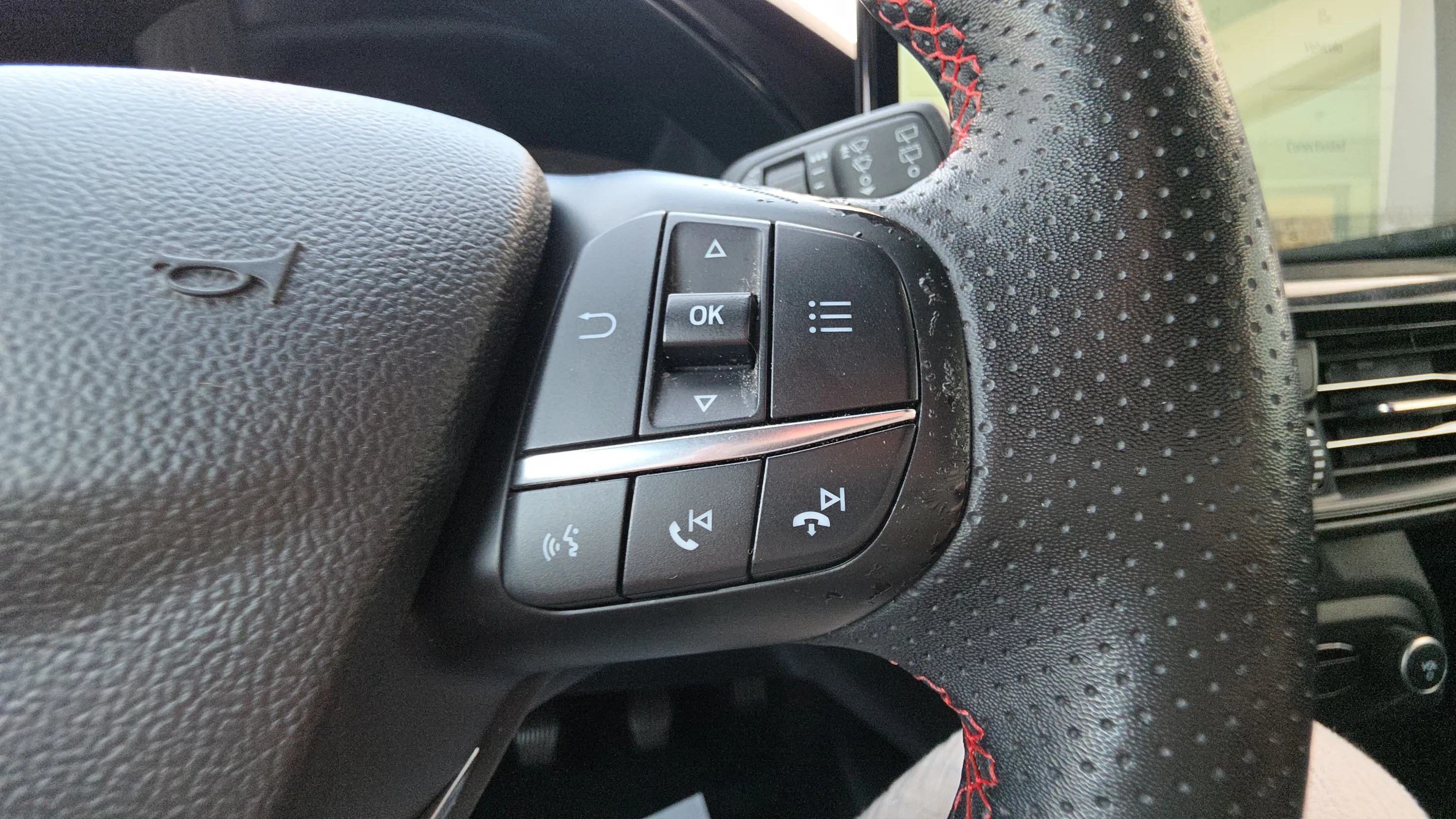 Ford Focus 1.0 EcoBoost MHEV ST-Line - foto 19