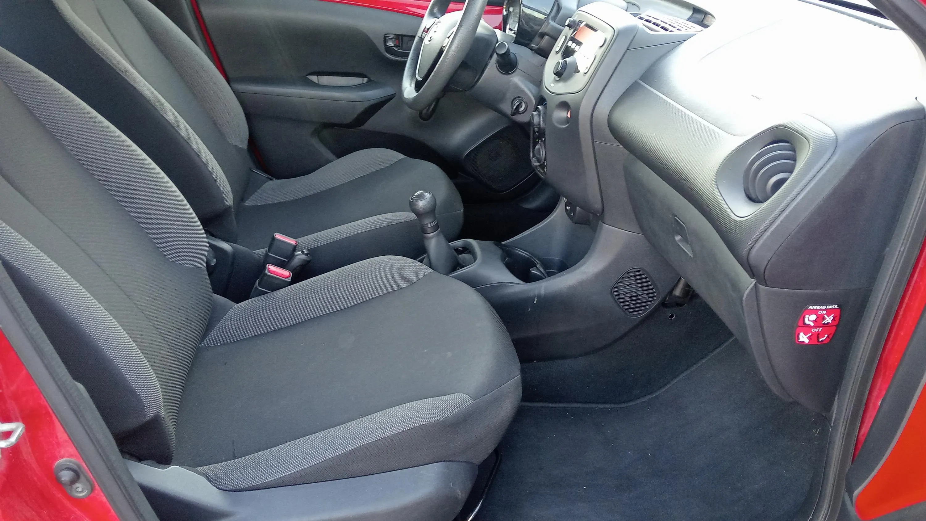 Toyota Aygo 1.0 70 x-play - foto 17