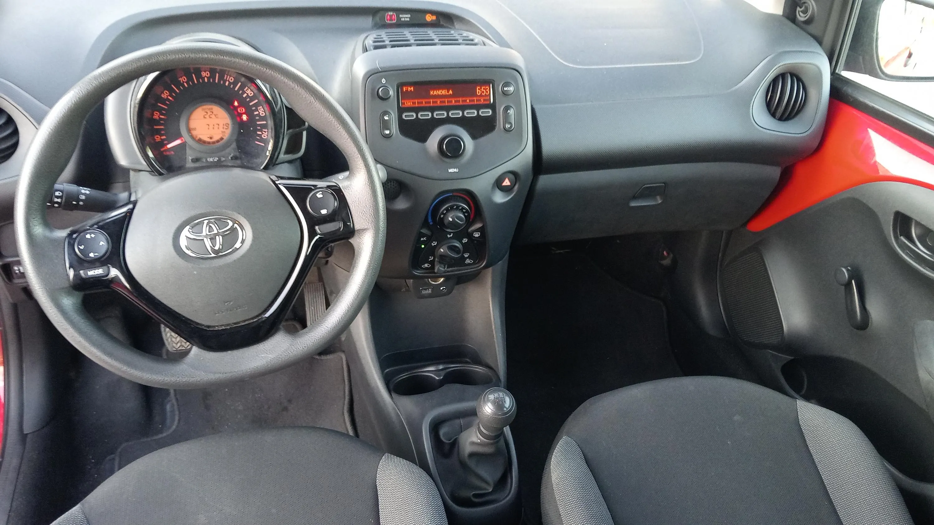 Toyota Aygo 1.0 70 x-play - foto 15