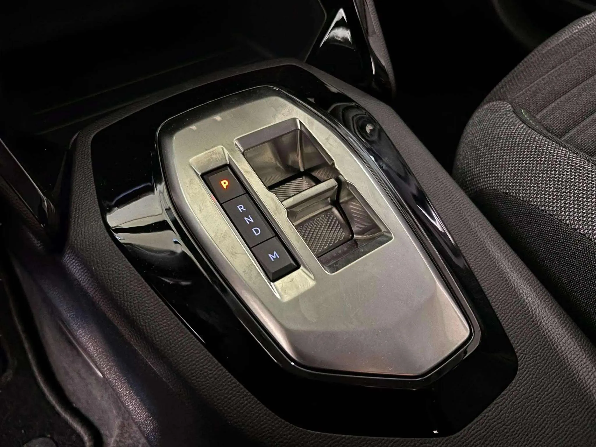 Peugeot 208 Style Hybrid 100 eDCS6 - foto 16