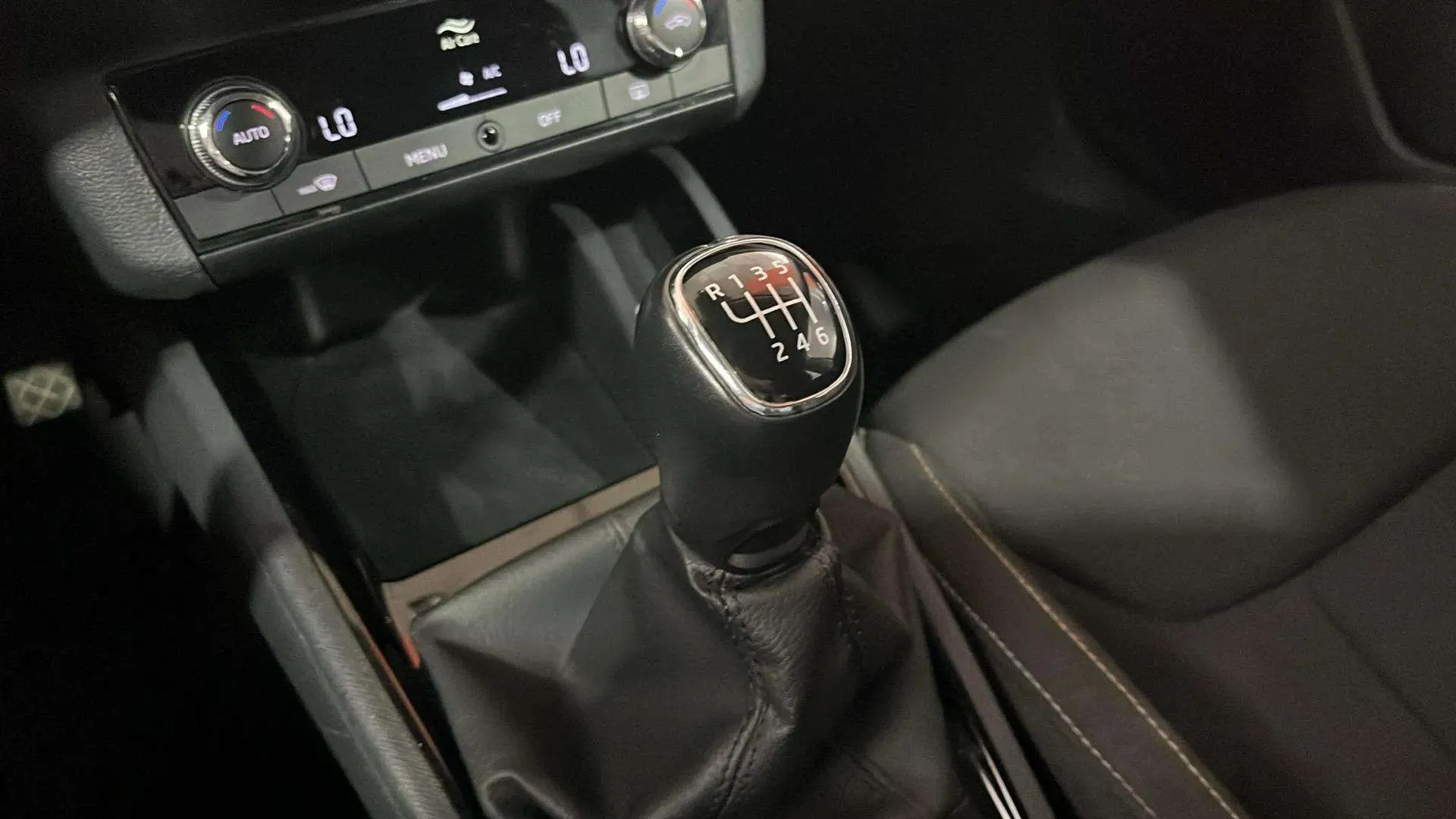 Škoda Scala 1.0 TSI Selection - foto 17
