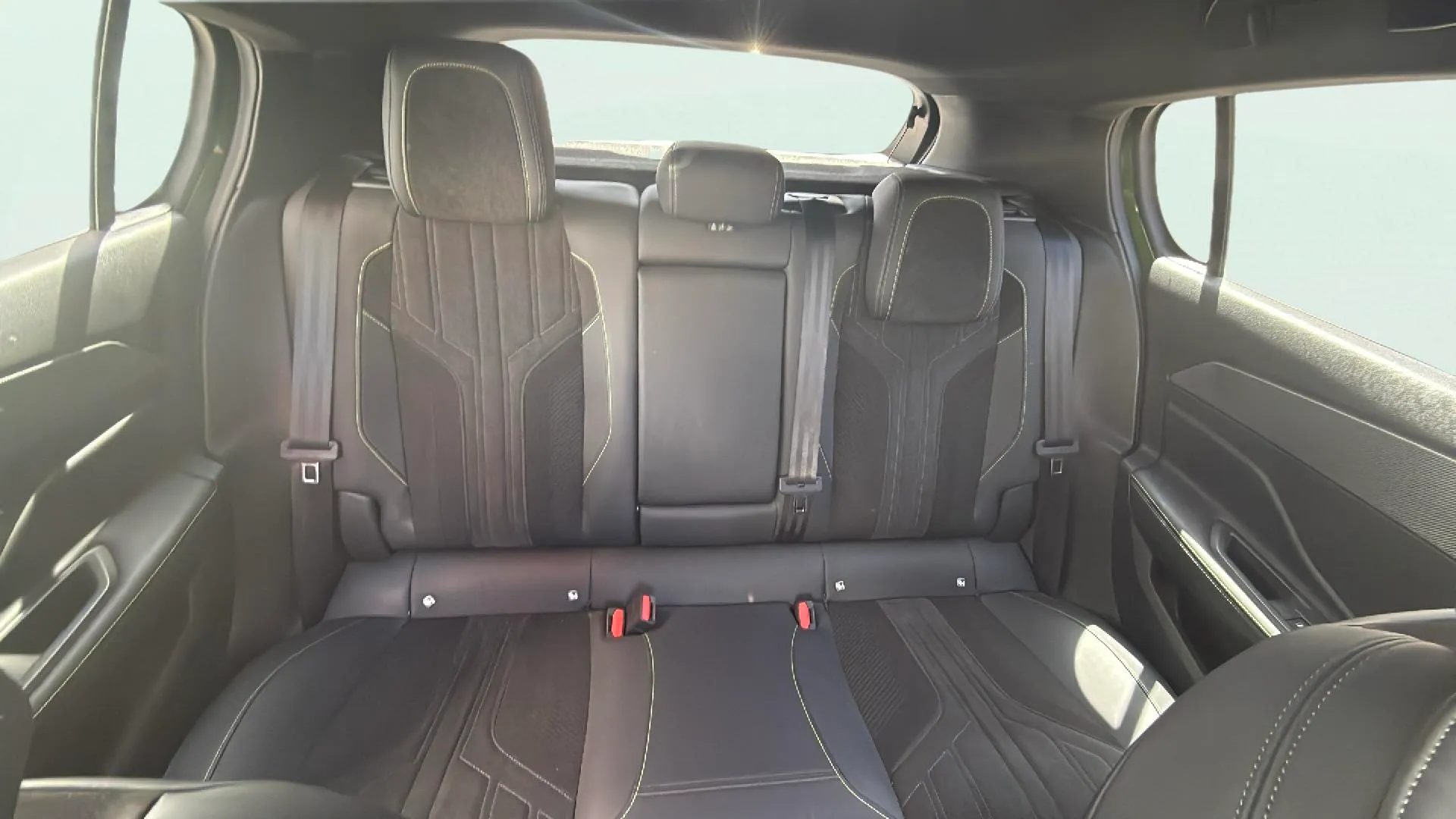 Peugeot 308 GT Pack Hybrid 180 eEAT8 - foto 18