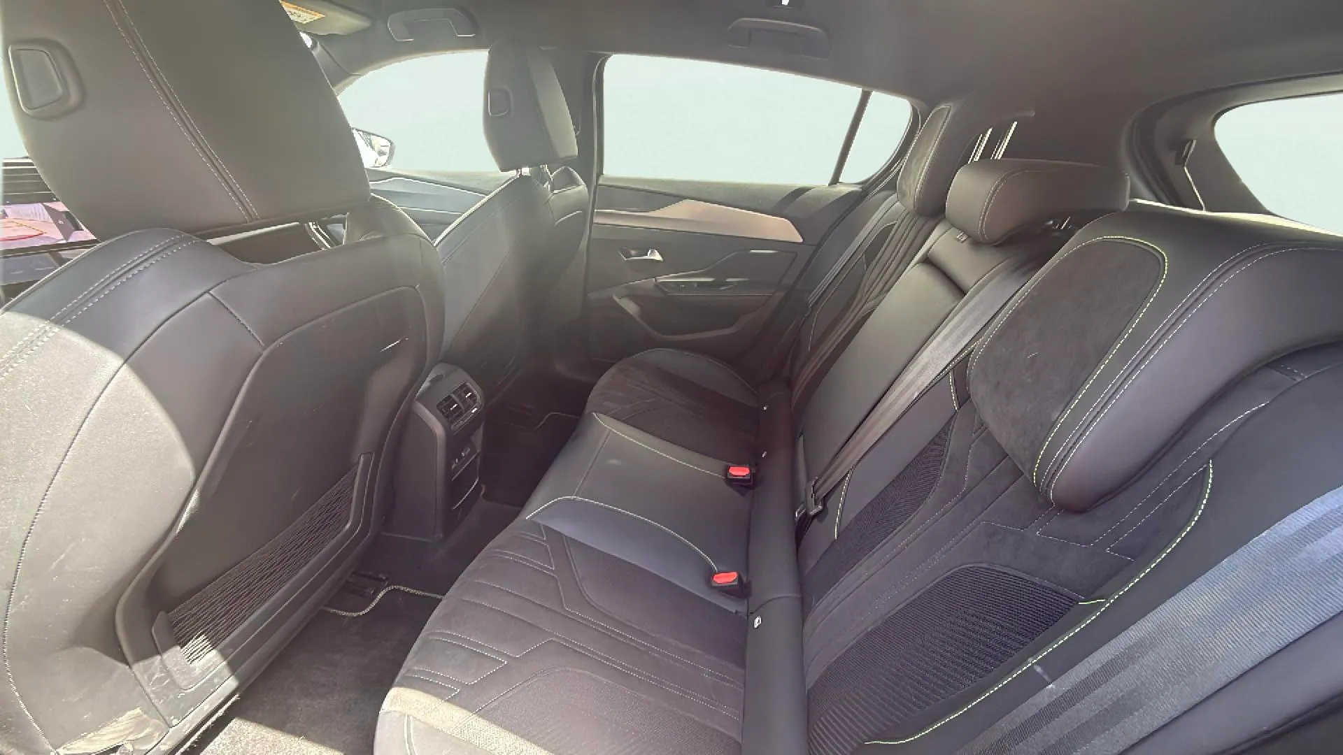 Peugeot 308 GT Pack Hybrid 180 eEAT8 - foto 19