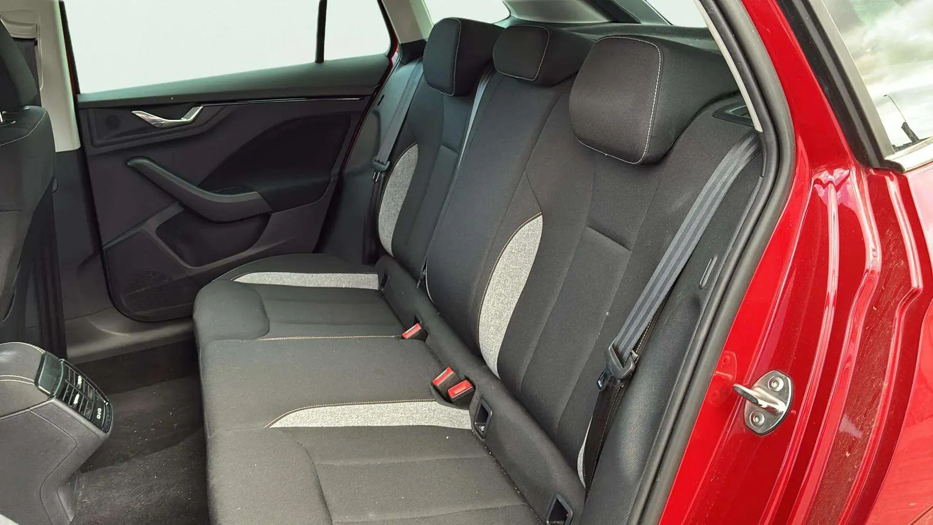 Škoda Scala 1.0 TSI Selection - foto 27