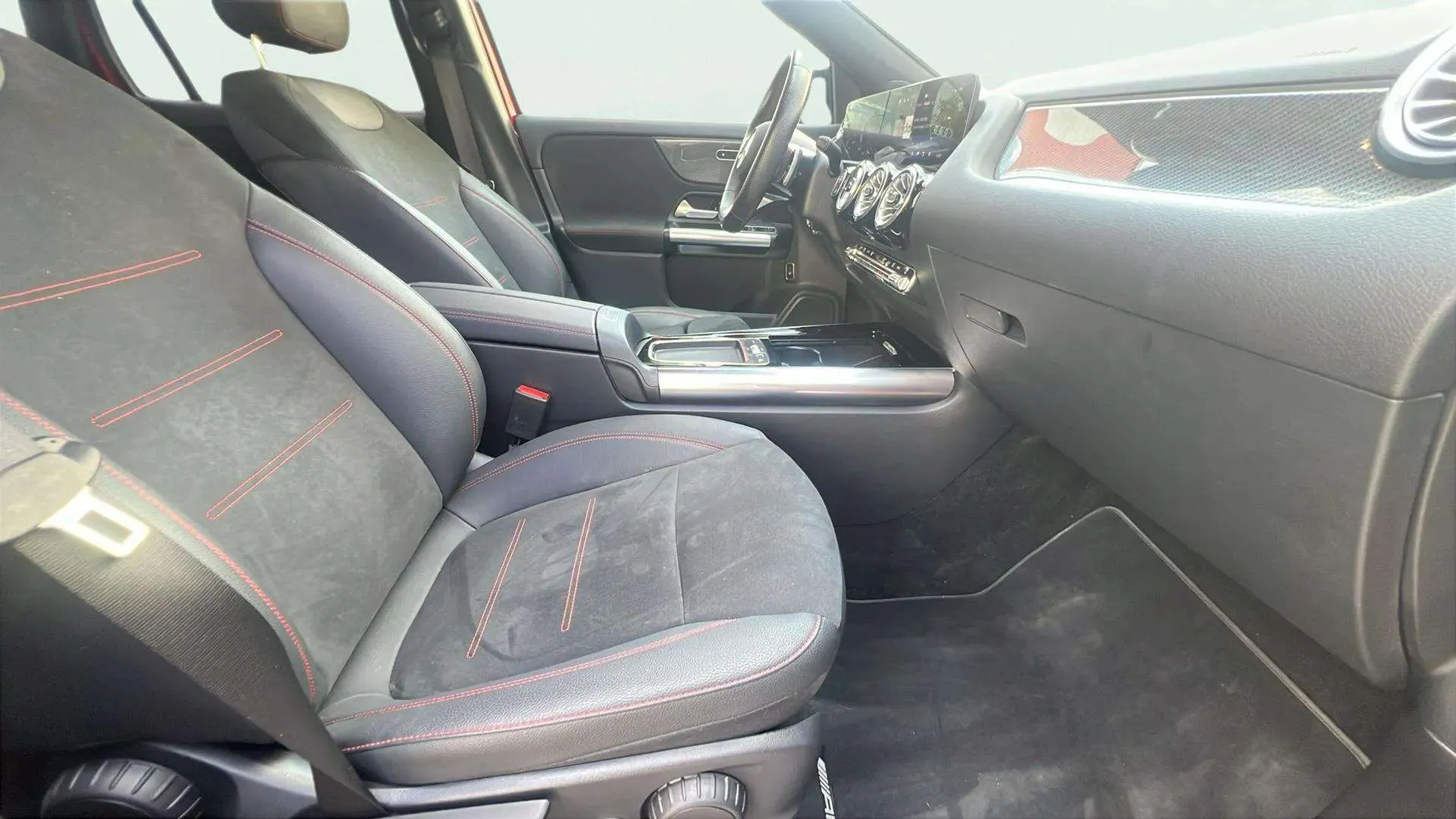 Mercedes-Benz GLA 200 D - foto 14