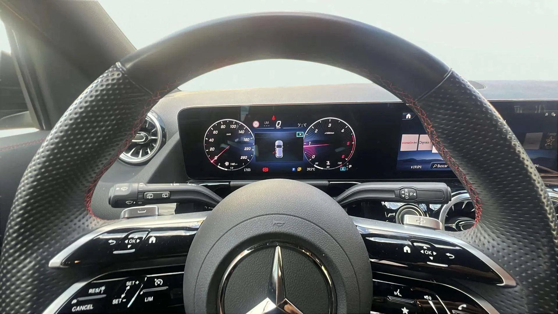 Mercedes-Benz GLA 200 D - foto 12