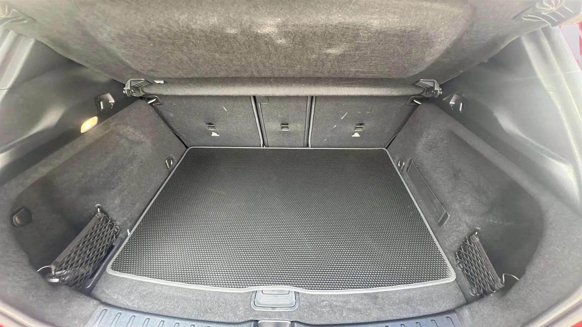 Mercedes-Benz GLA 200 D - foto 17