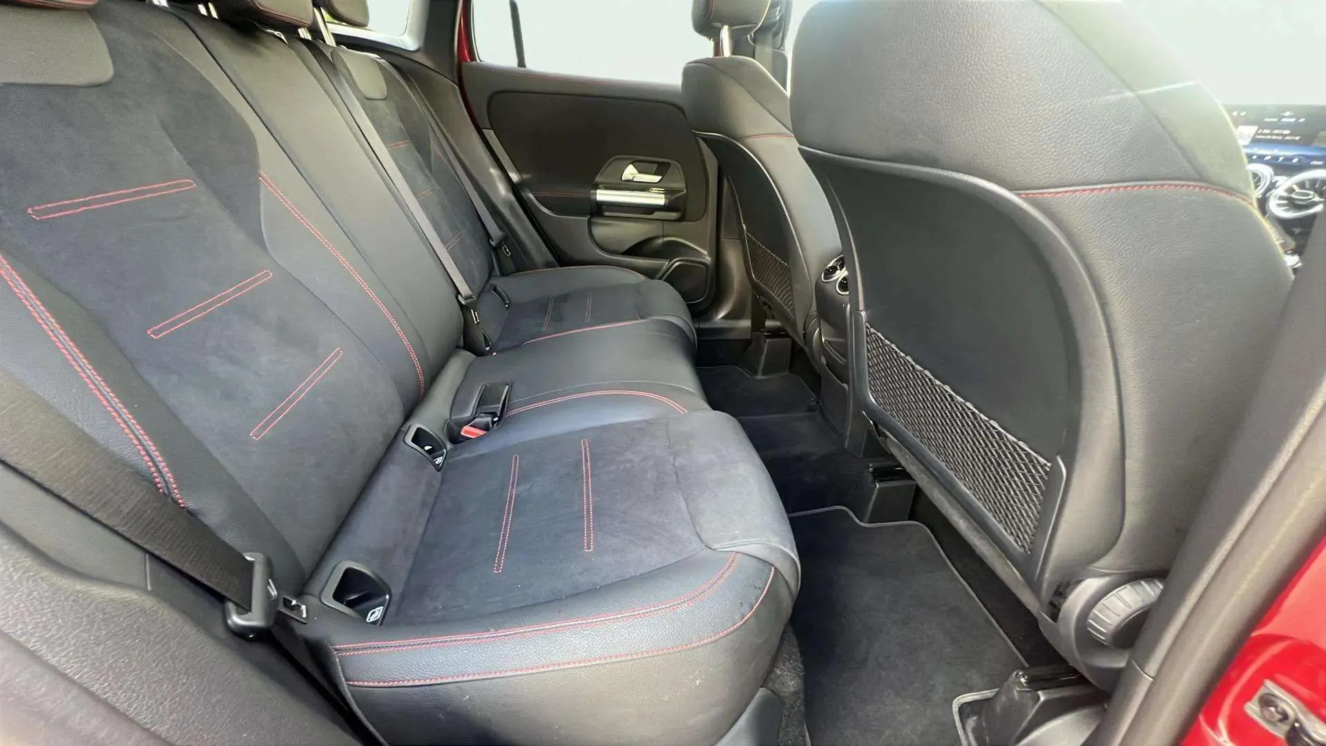 Mercedes-Benz GLA 200 D - foto 15