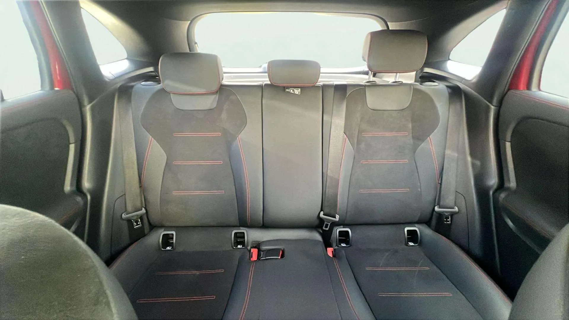 Mercedes-Benz GLA 200 D - foto 16