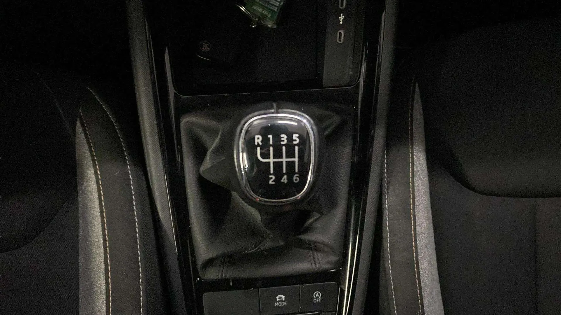 Škoda Scala 1.0 TSI Essence - foto 14