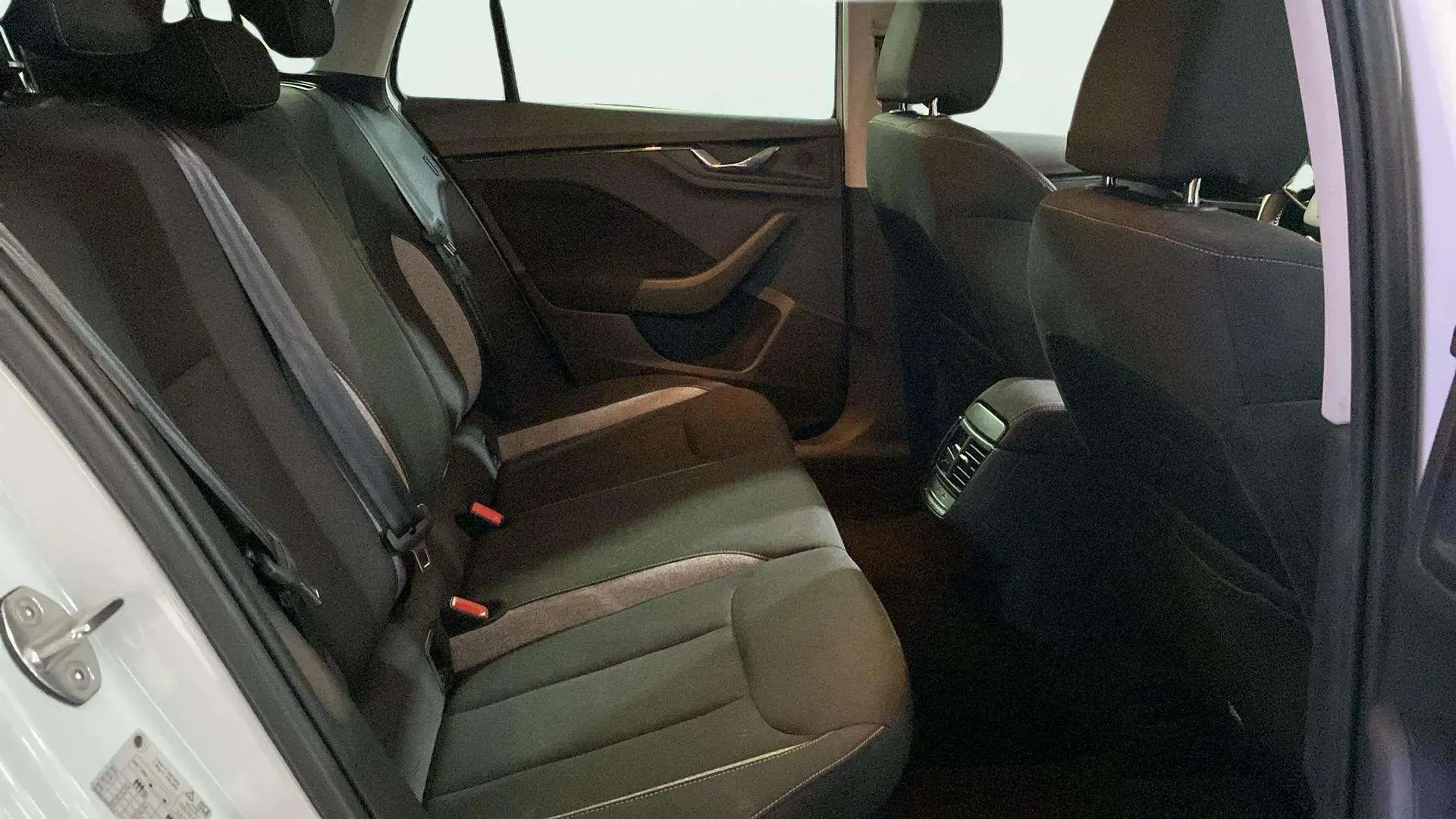 Škoda Scala 1.0 TSI Essence - foto 10