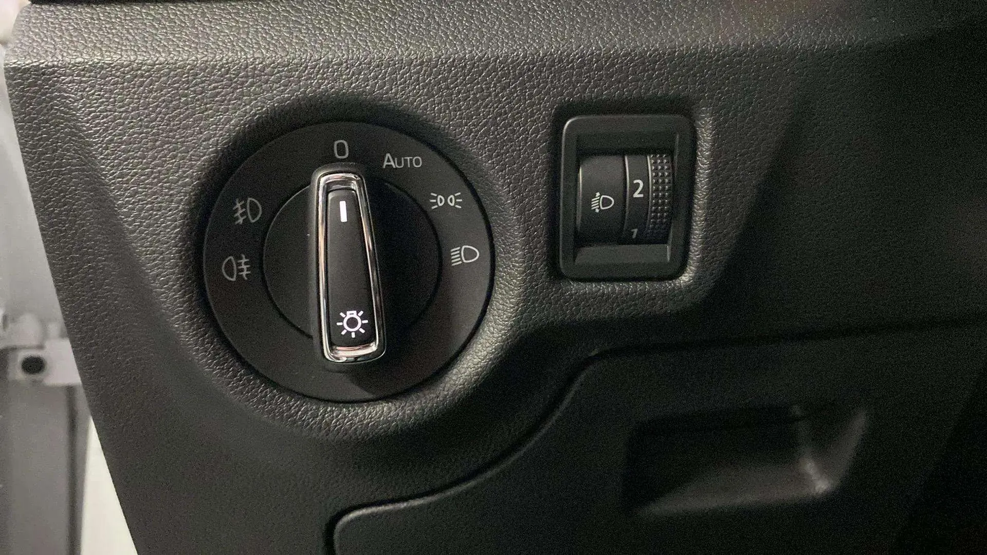 Škoda Scala 1.0 TSI Essence - foto 16