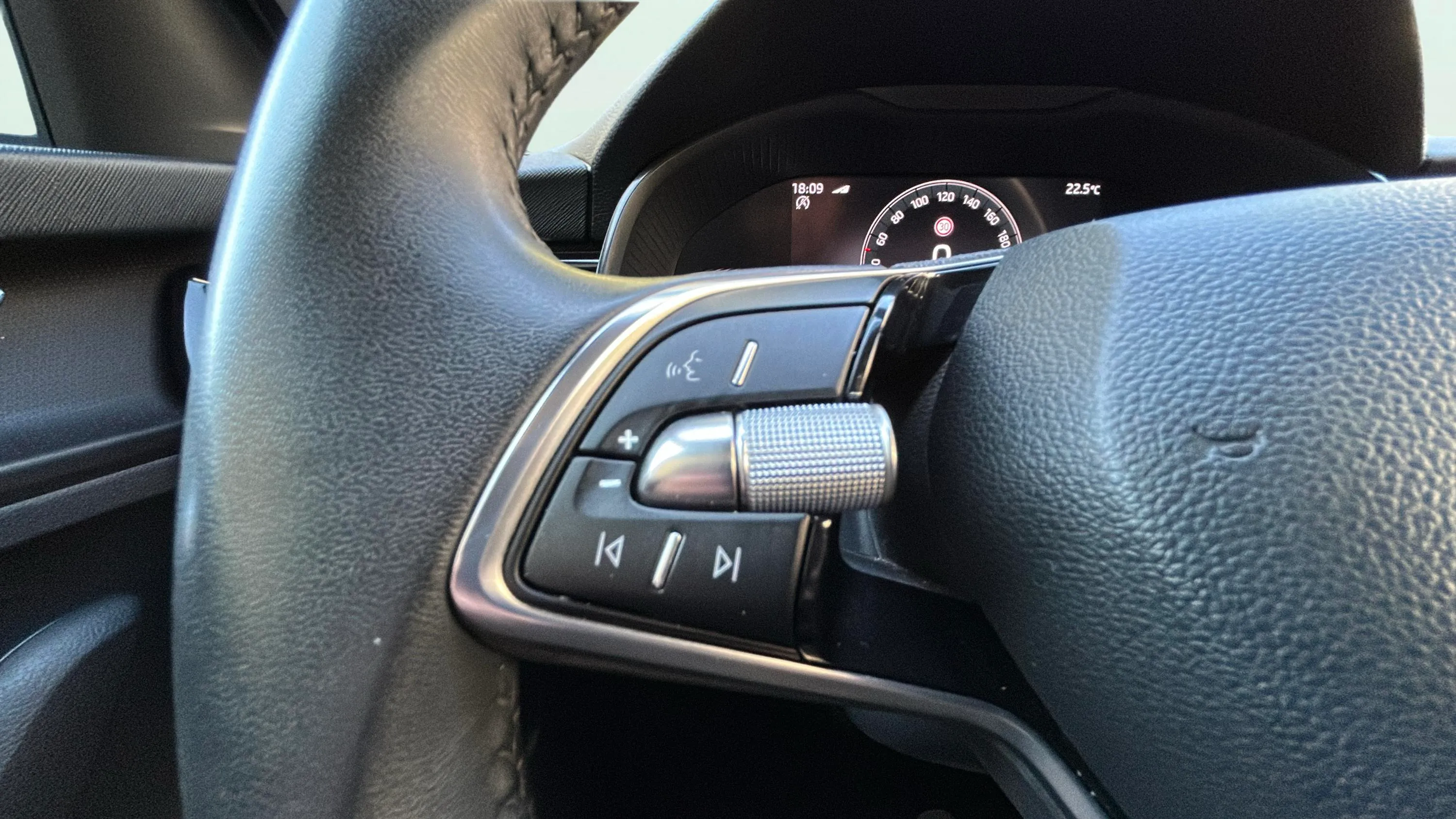 Škoda Scala 1.0 TSI DSG Selection - foto 19