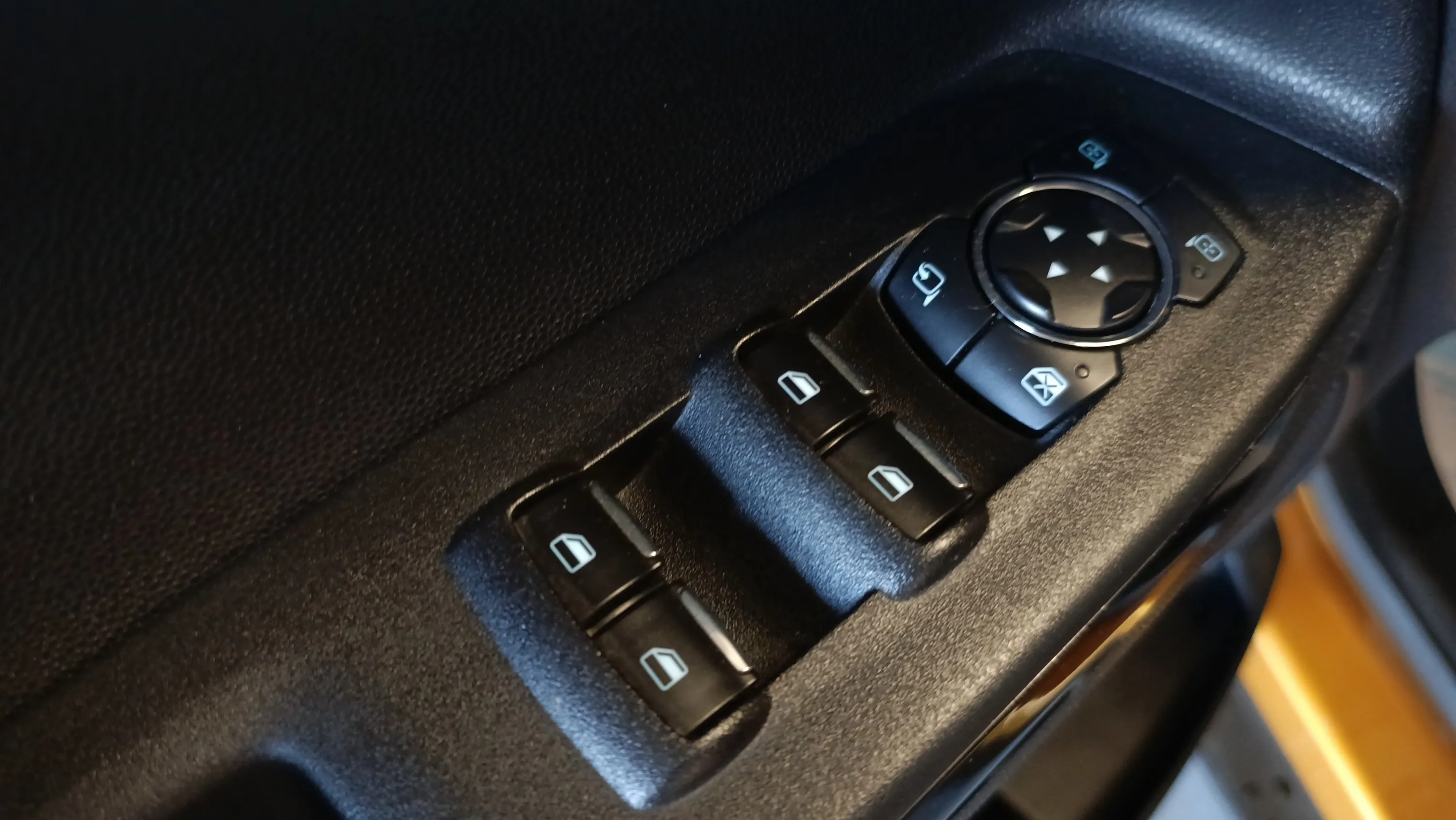 Ford EcoSport 1.0T EcoBoost Active - foto 31
