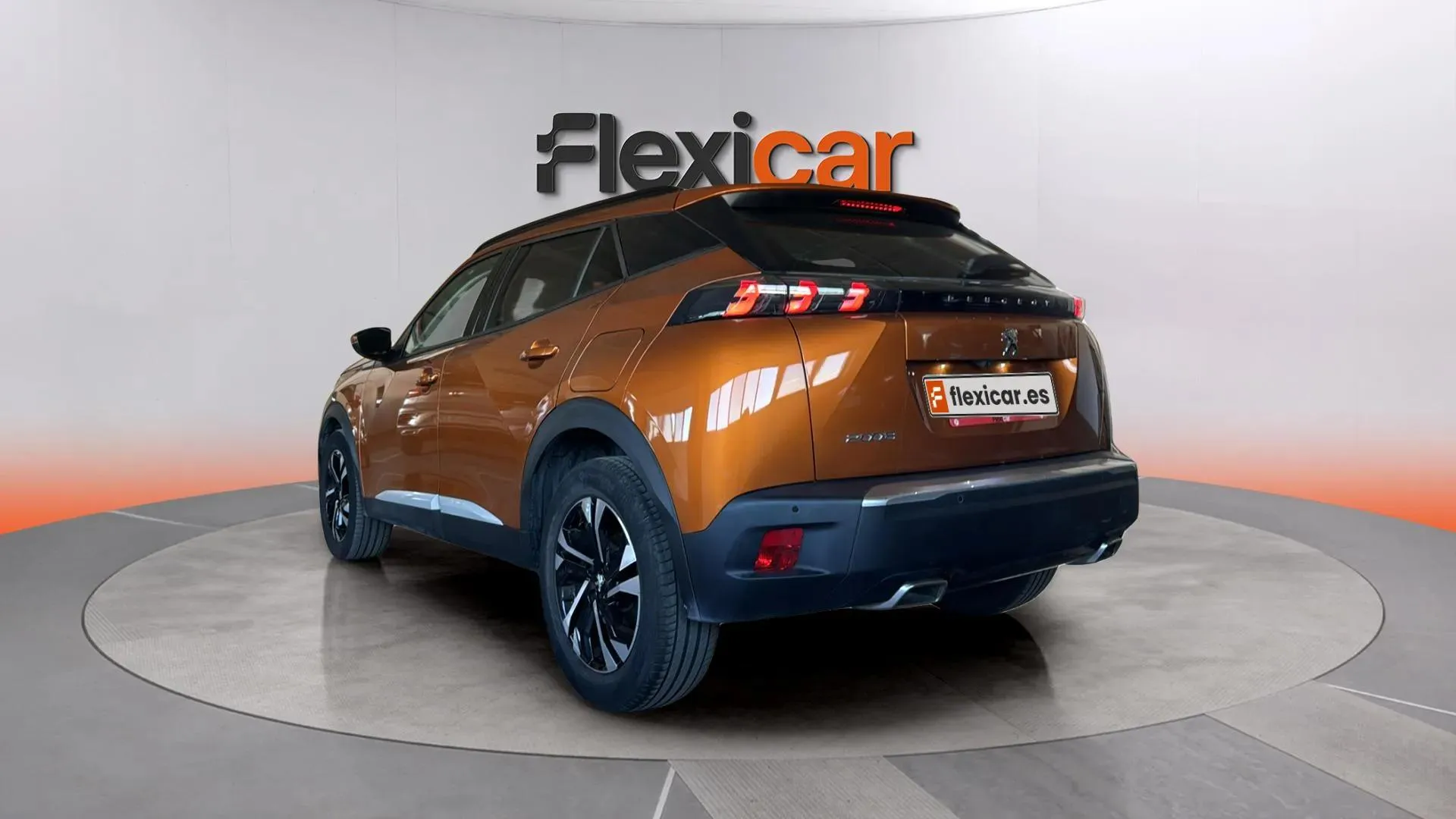 Peugeot 2008 Allure Pack PureTech 130 EAT8 - foto 5