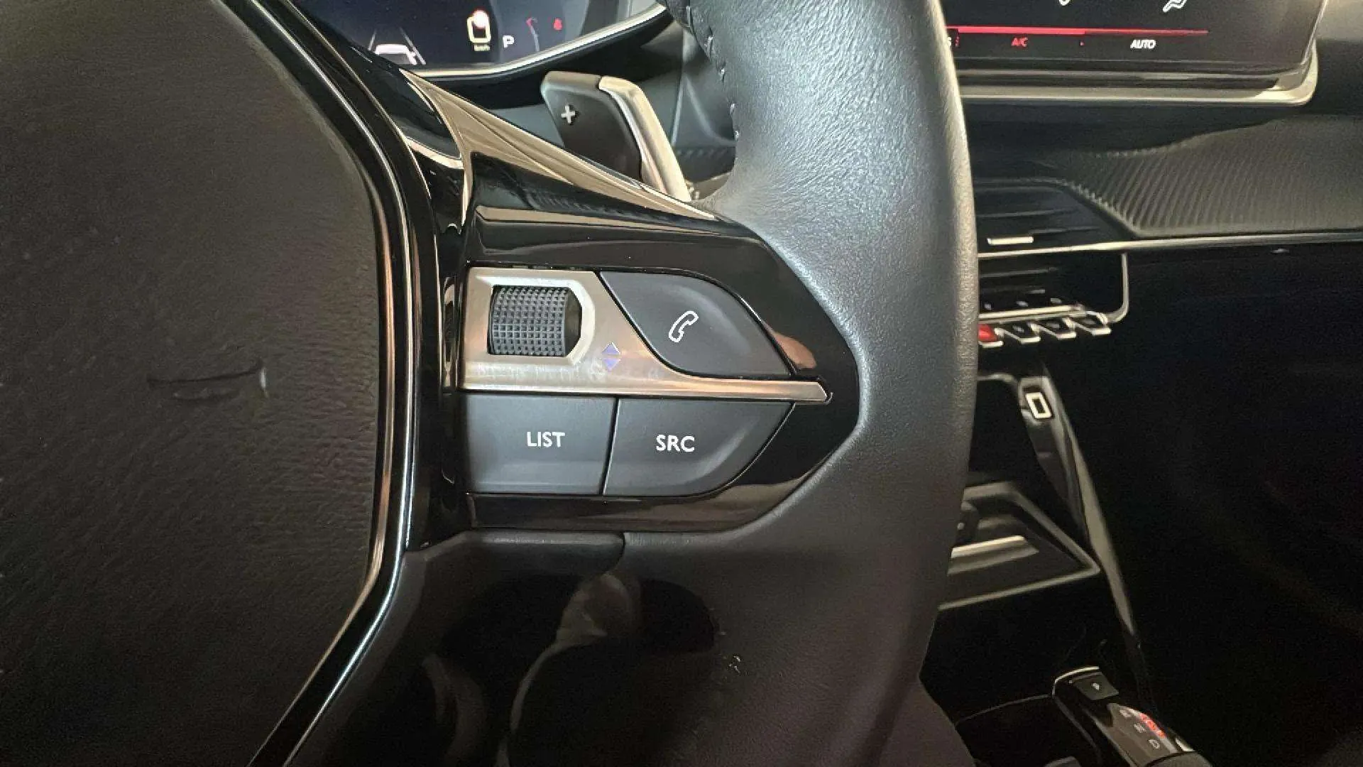 Peugeot 2008 Allure Pack PureTech 130 EAT8 - foto 17