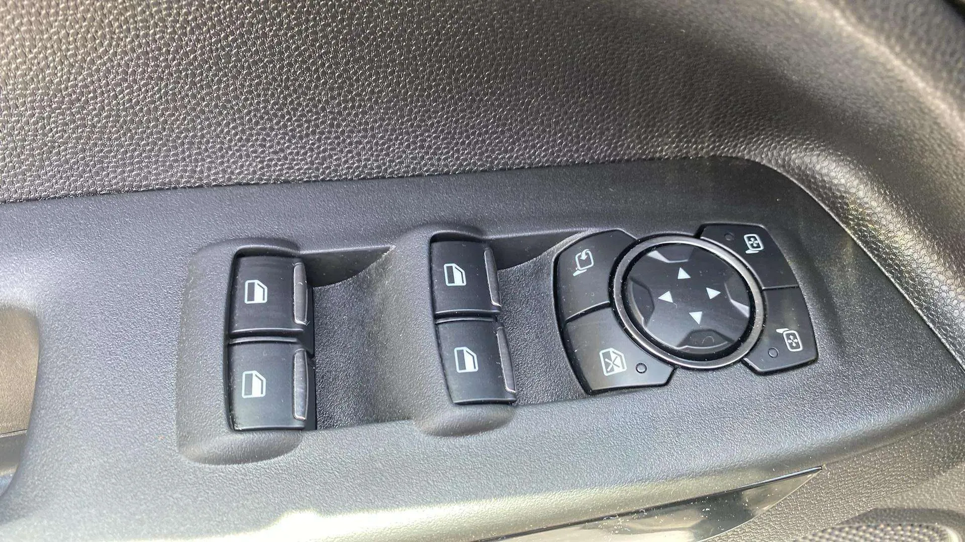 Ford EcoSport 1.0T EcoBoost ST Line - foto 21
